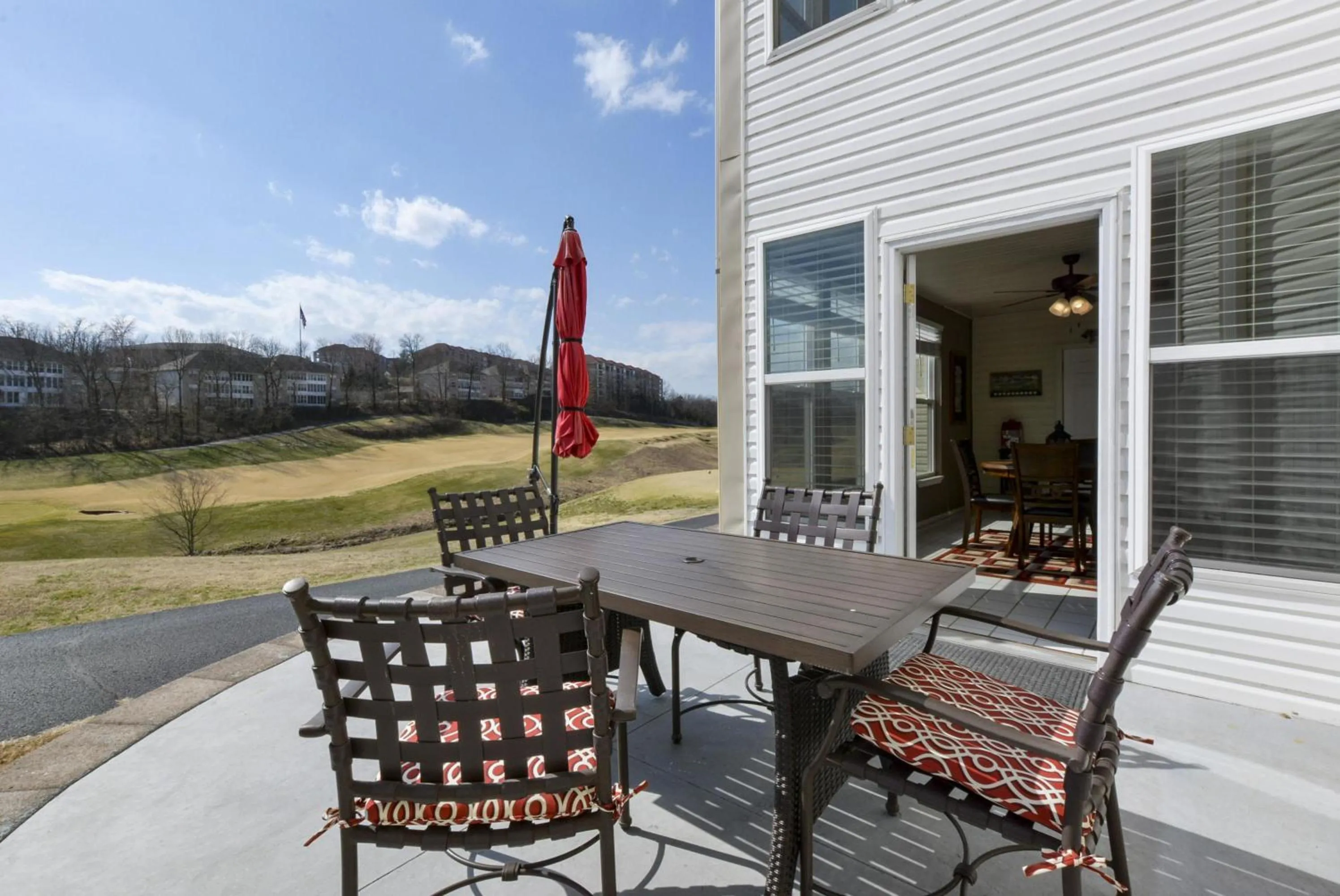 Property building in Little House On The Fairway- Luxury Golf Condo -updated - 2min Off Strip!!