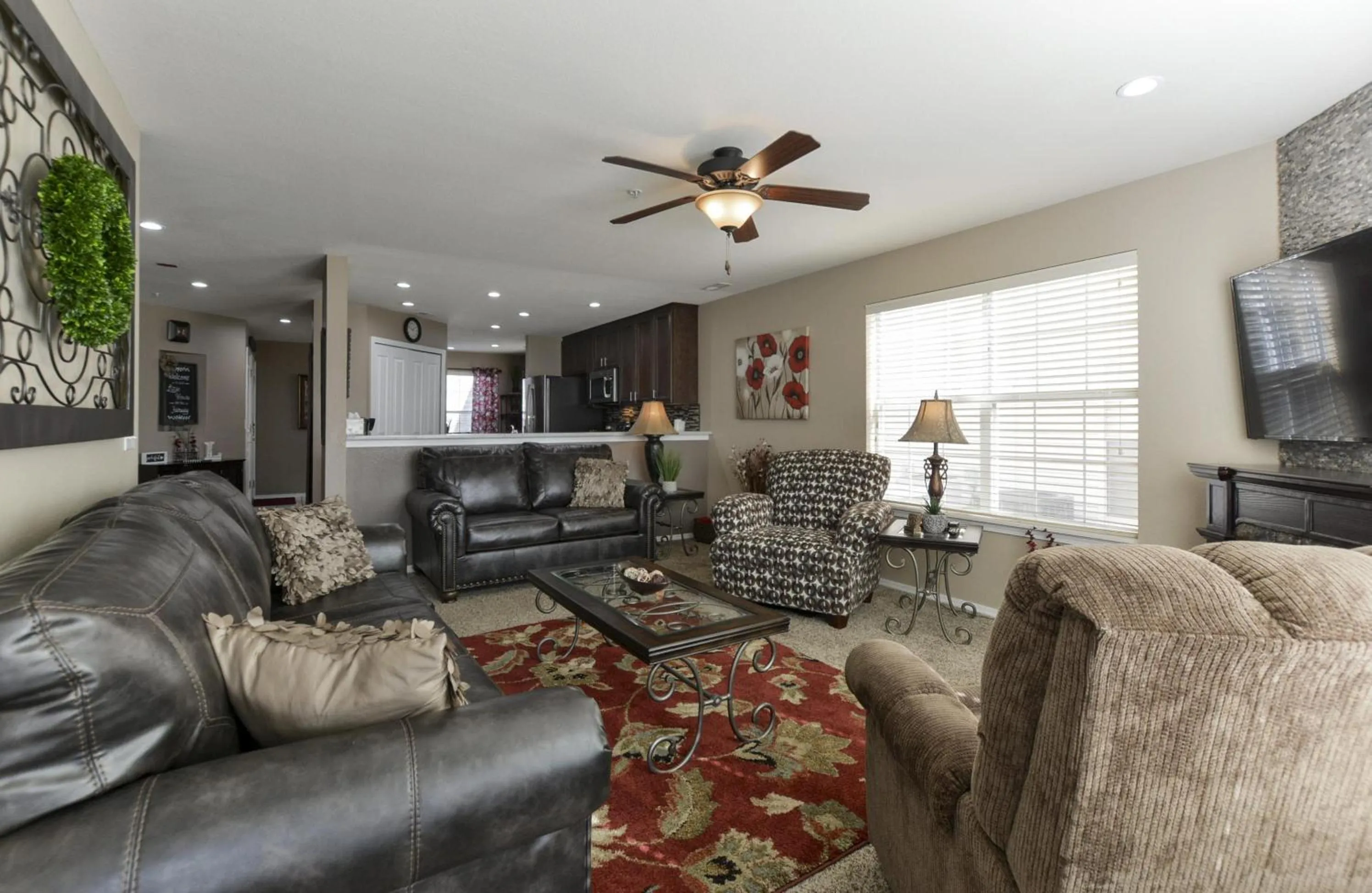 Living room in Little House On The Fairway- Luxury Golf Condo -updated - 2min Off Strip!!