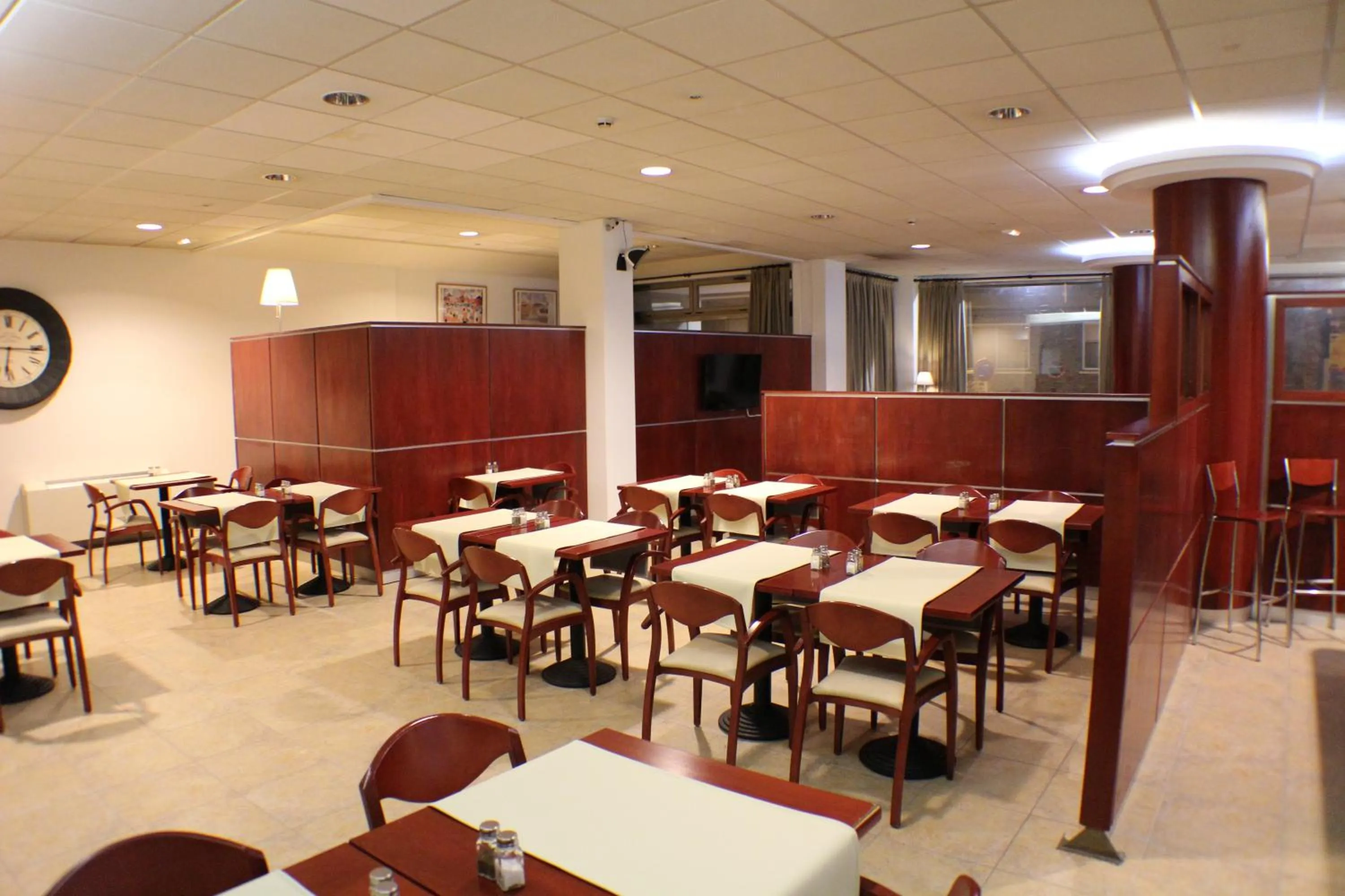 Restaurant/places to eat in Hotel Cubil