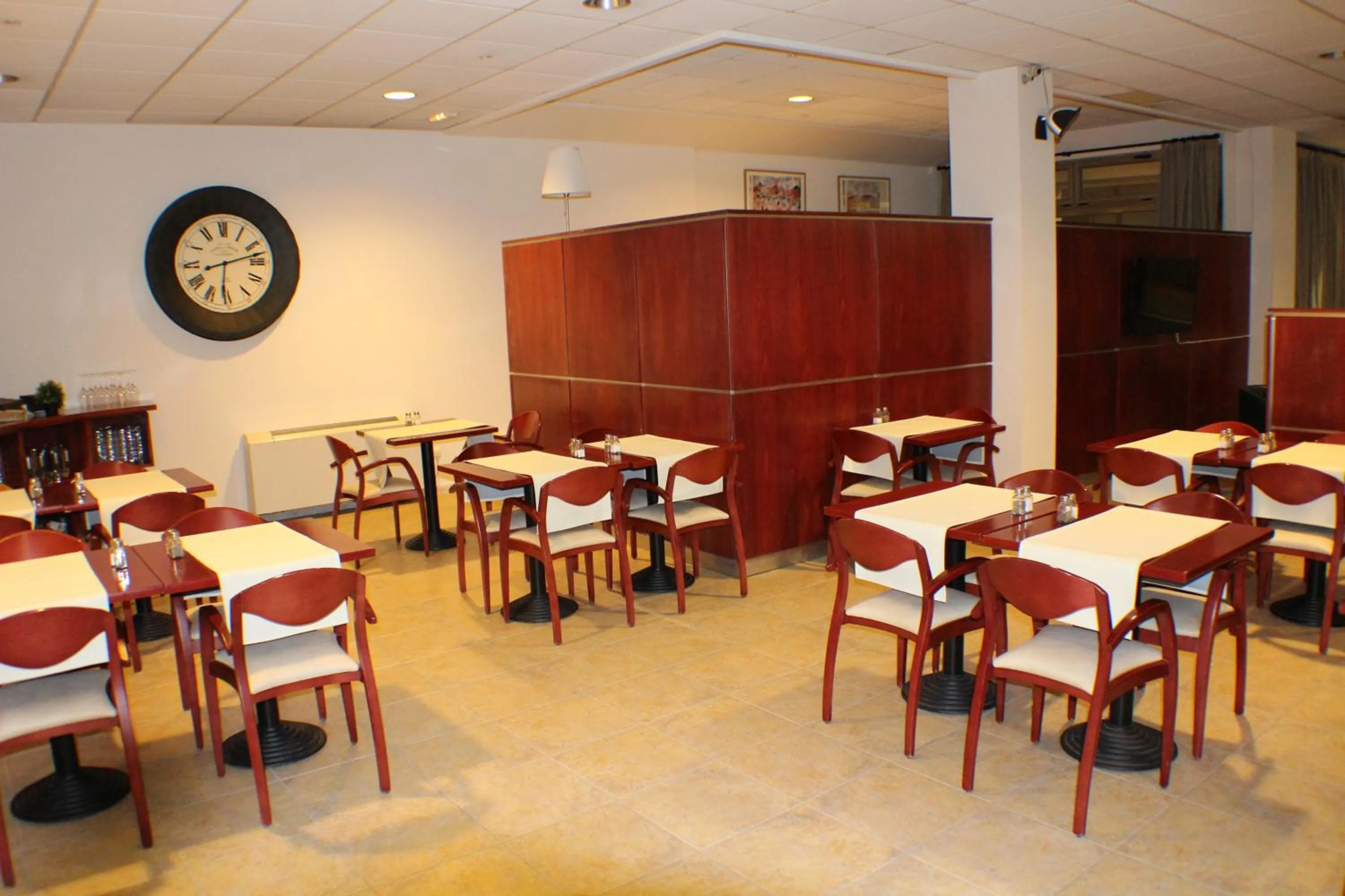 Restaurant/places to eat in Hotel Cubil