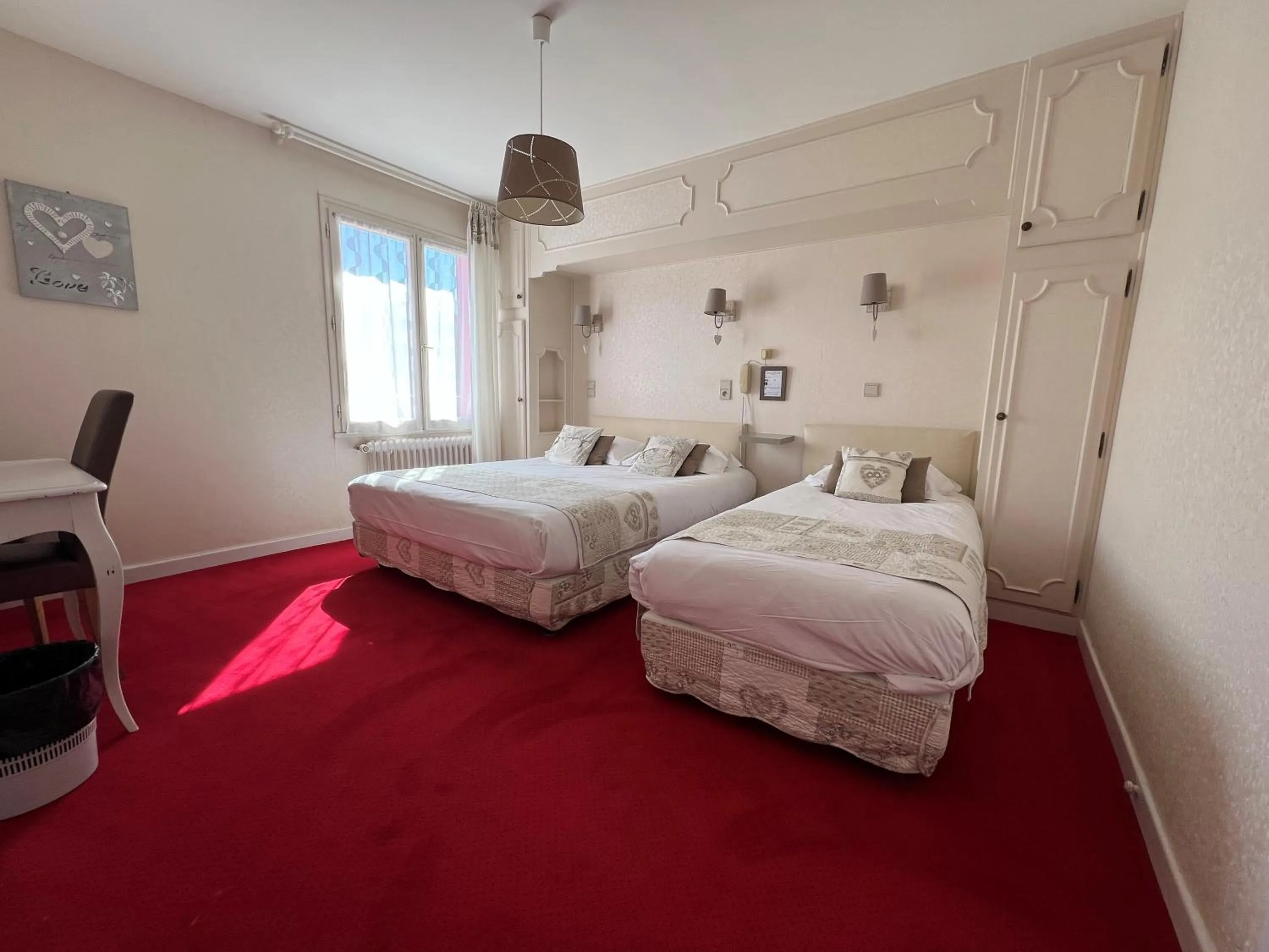 Photo of the whole room, Bed in Hôtel Restaurant Le Grillon