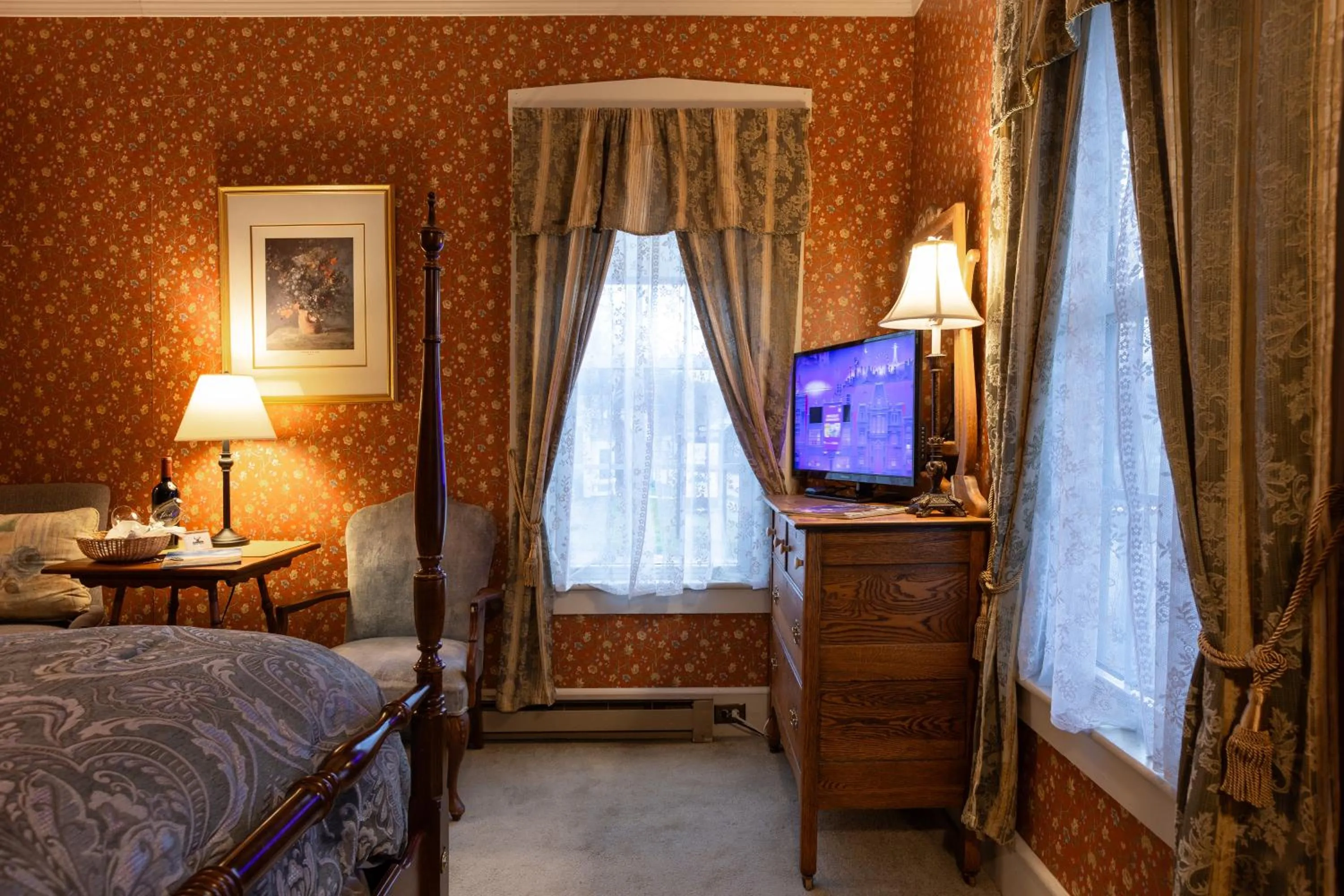 Bed in Deerfield Valley Inn - Mt Snow