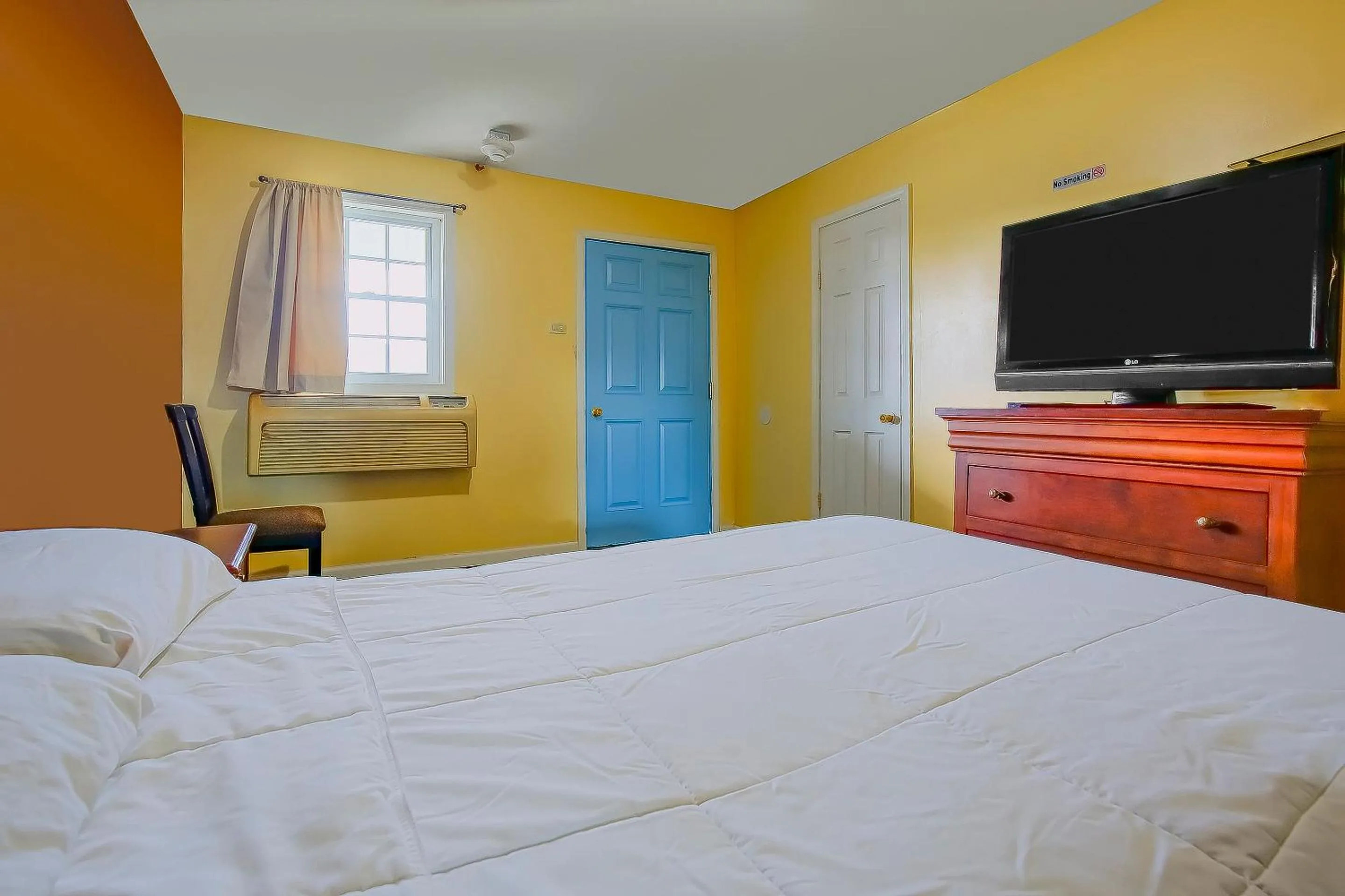 Bedroom, Bed in Hotel O Markham IL near Harvey/Tinley Park