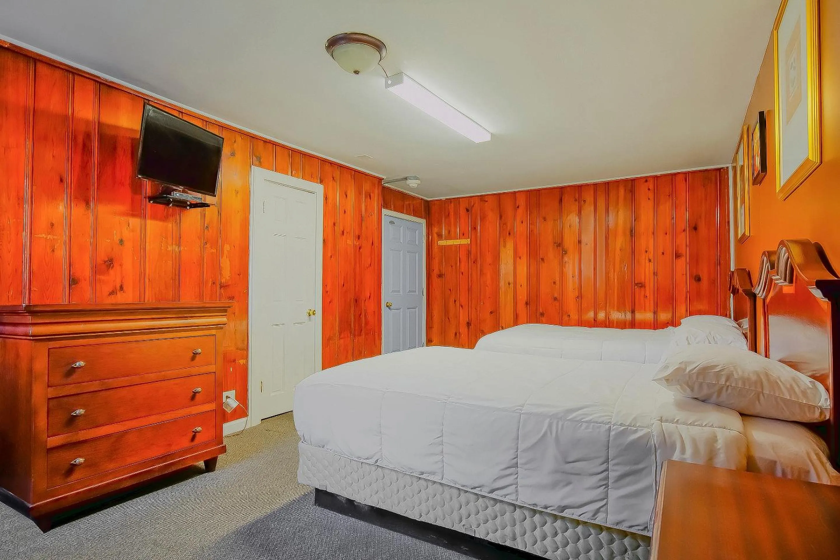 Bedroom, Bed in Hotel O Markham IL near Harvey/Tinley Park