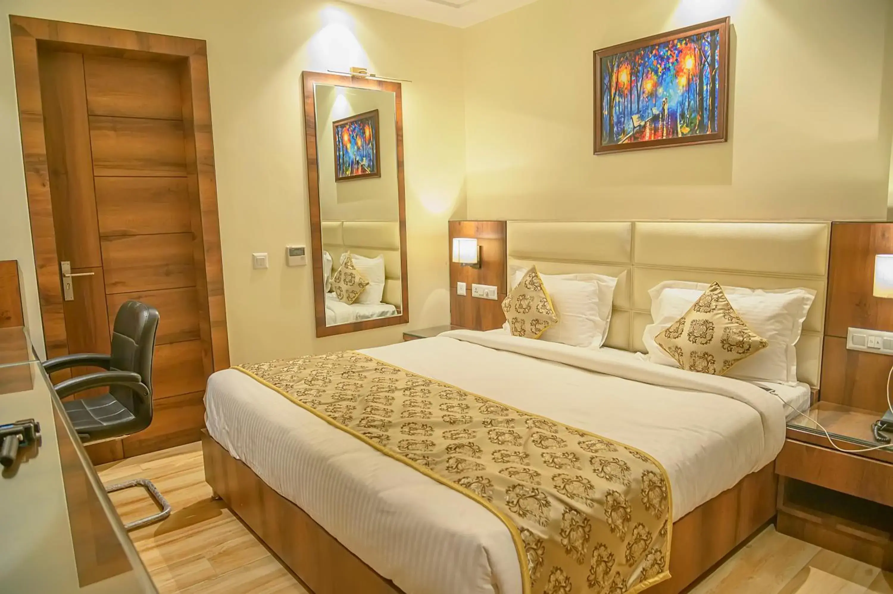 Deluxe Room - single occupancy in Hotel Hira Inn-10mins From Railway Station & Bus Station Deluxe Room - single occupancy in Hotel Hira Inn-10mins From Railway Station & Bus Station