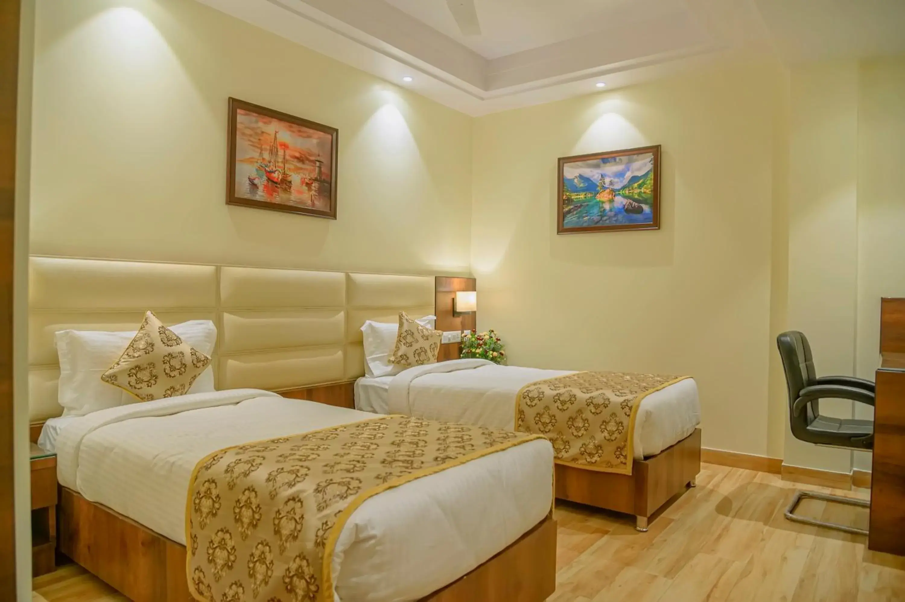 Superior Double or Twin Room - single occupancy in Hotel Hira Inn-10mins From Railway Station & Bus Station Superior Double or Twin Room - single occupancy in Hotel Hira Inn-10mins From Railway Station & Bus Station