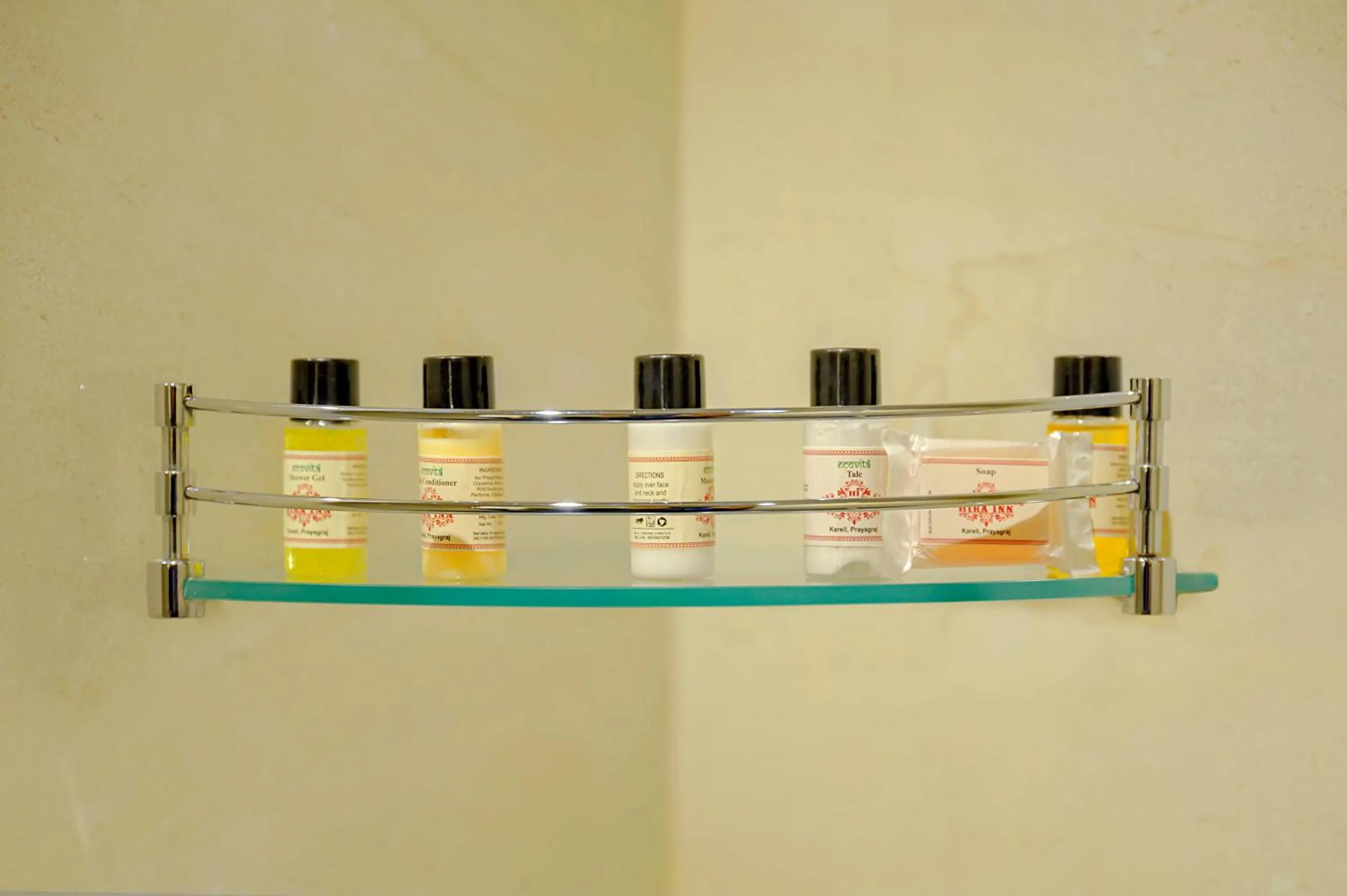 Bathroom in Hotel Hira Inn-10mins From Railway Station & Bus Station