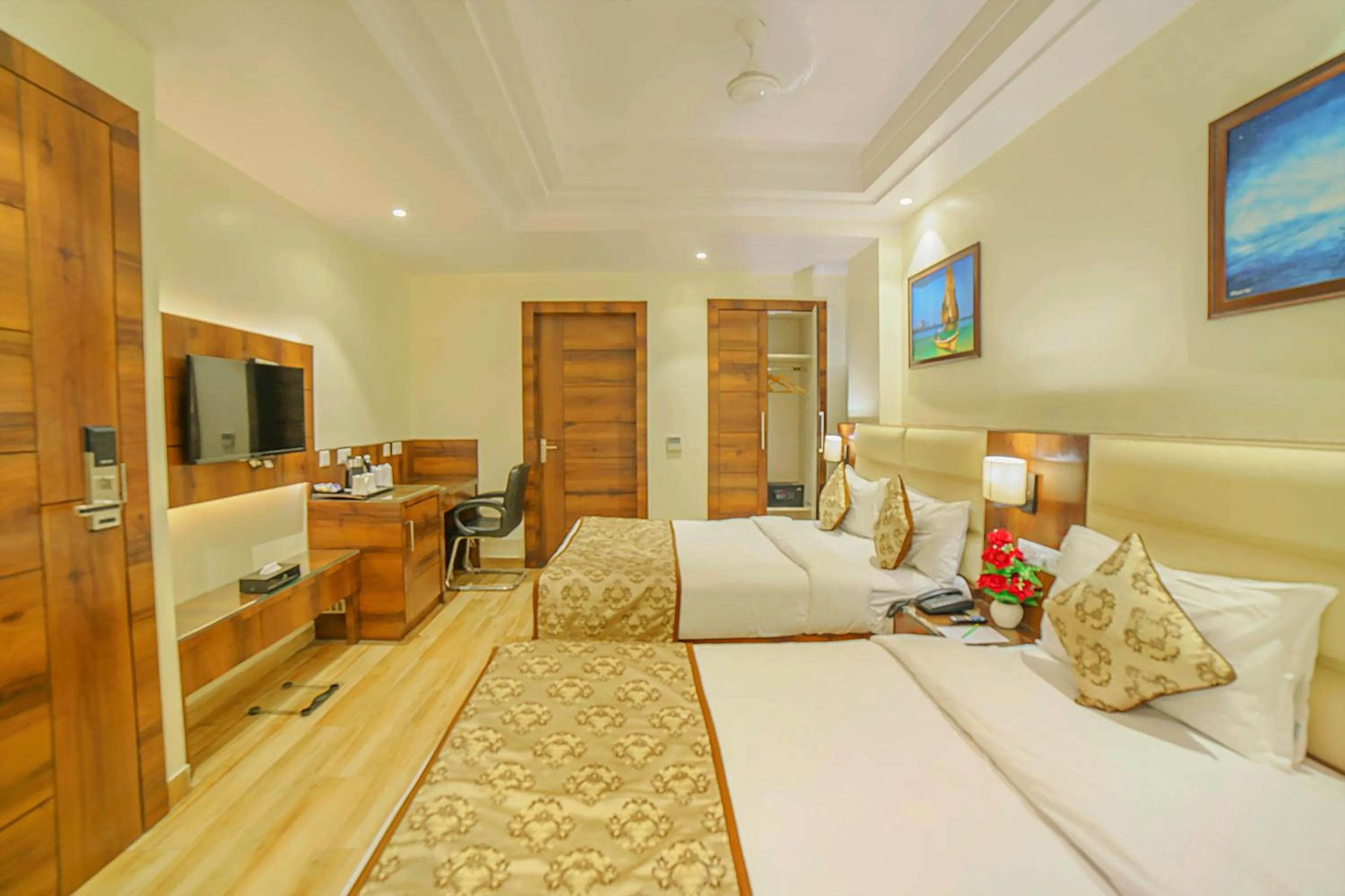 Bedroom, Bed in Hotel Hira Inn-10mins From Railway Station & Bus Station