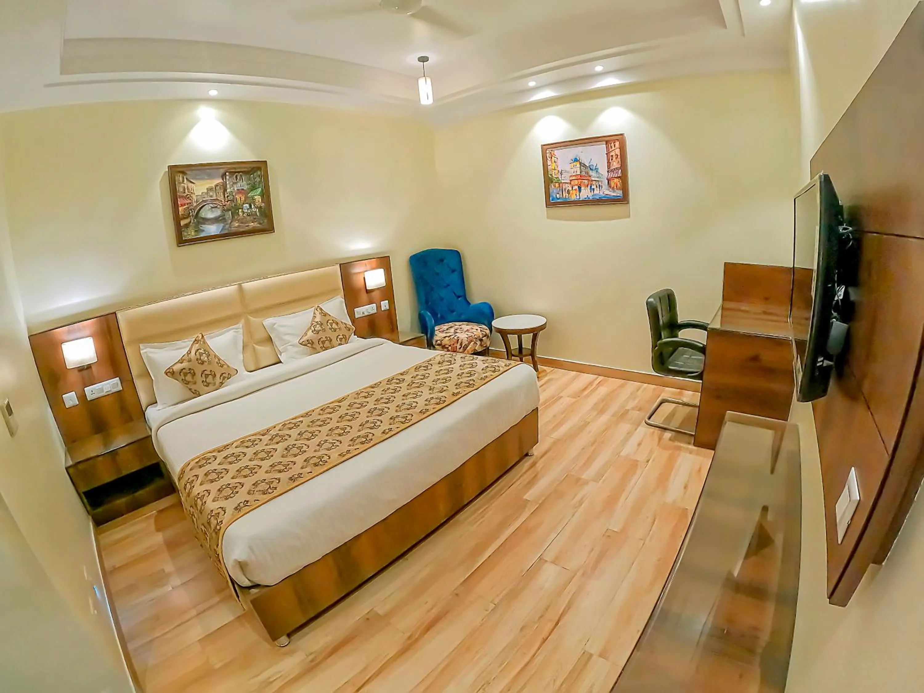 Bedroom, Bed in Hotel Hira Inn-10mins From Railway Station & Bus Station