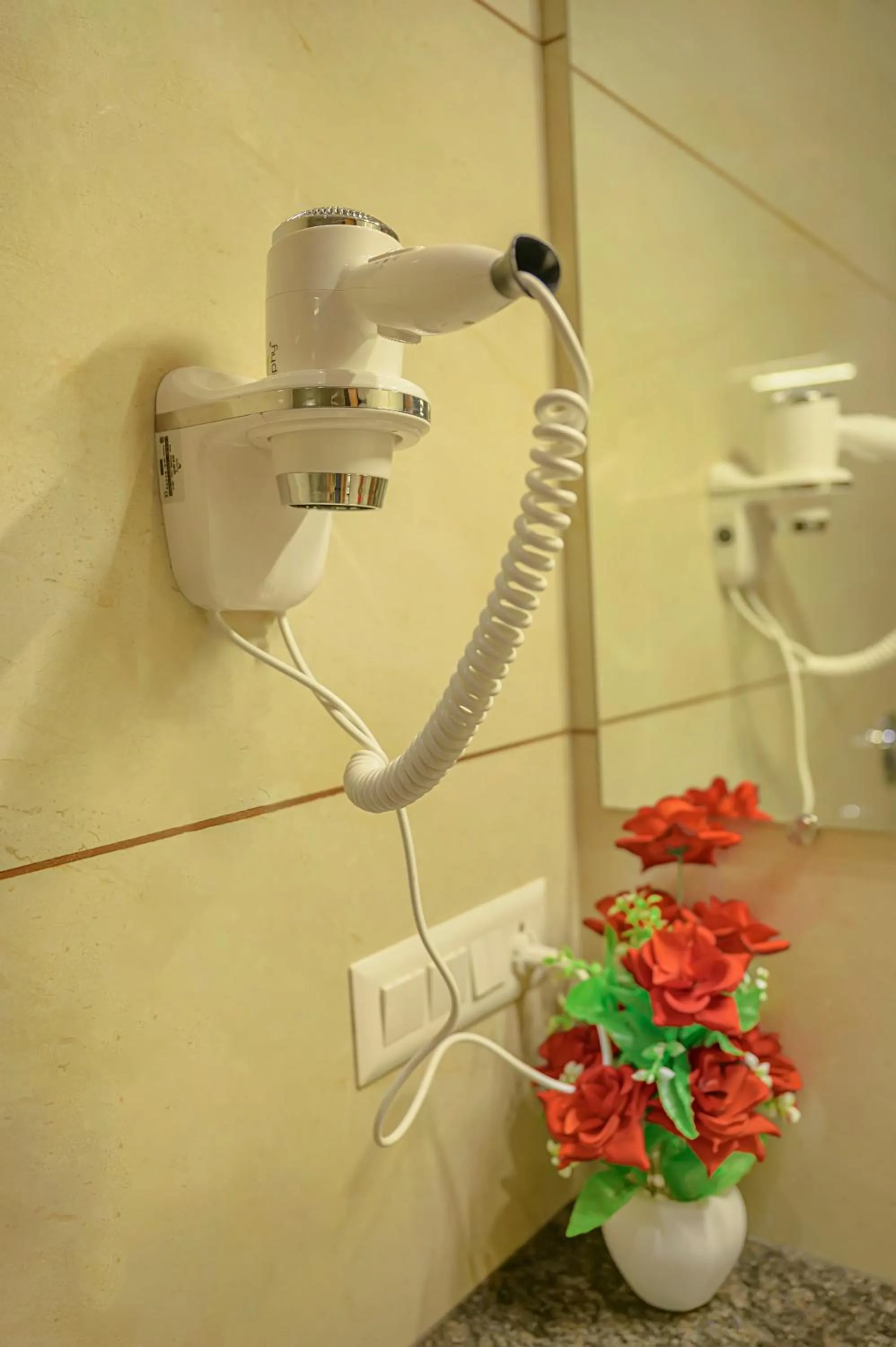 heating in Hotel Hira Inn-10mins From Railway Station & Bus Station