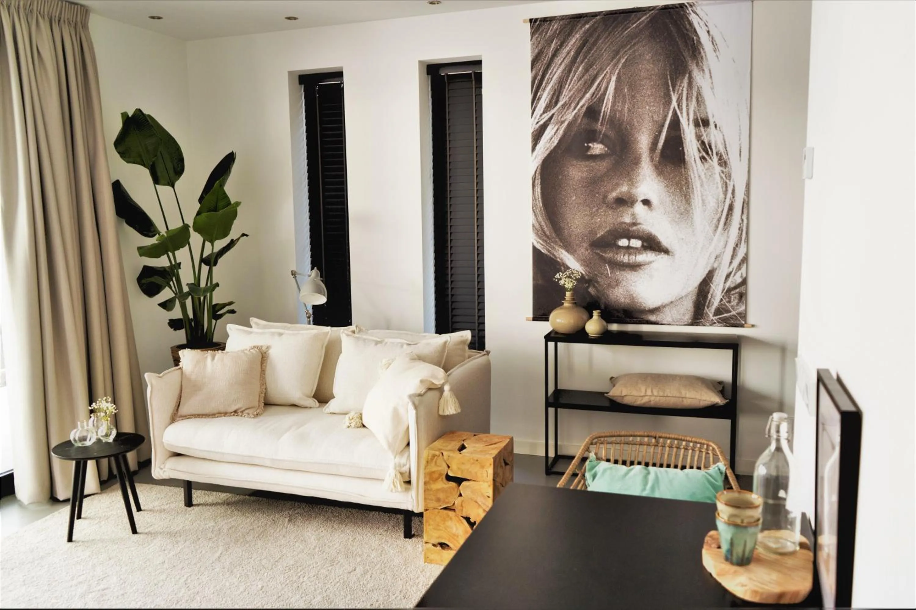 Seating area in B&B Ganzendiep aan het water