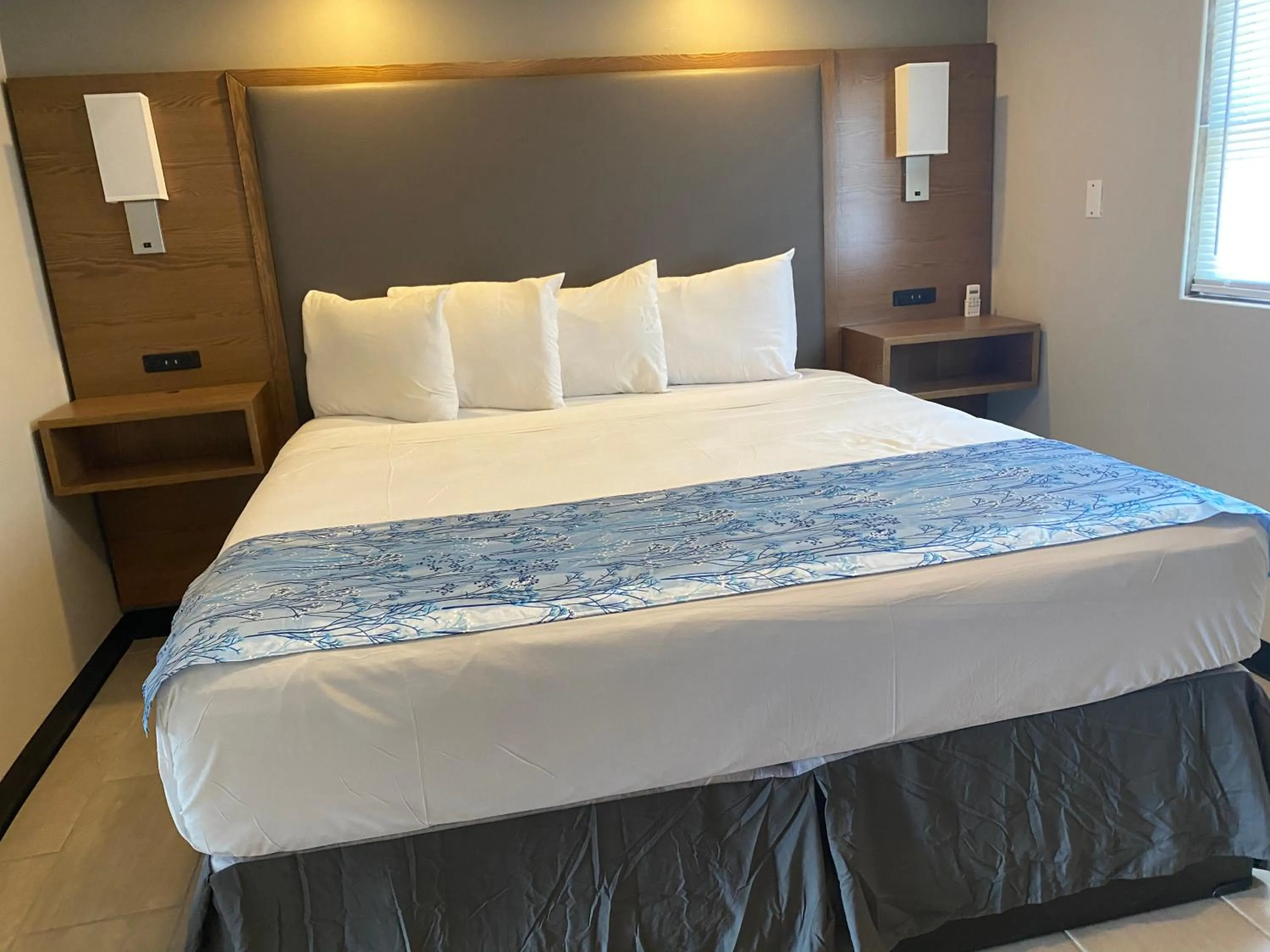 Bed in Coastal Sands Inn