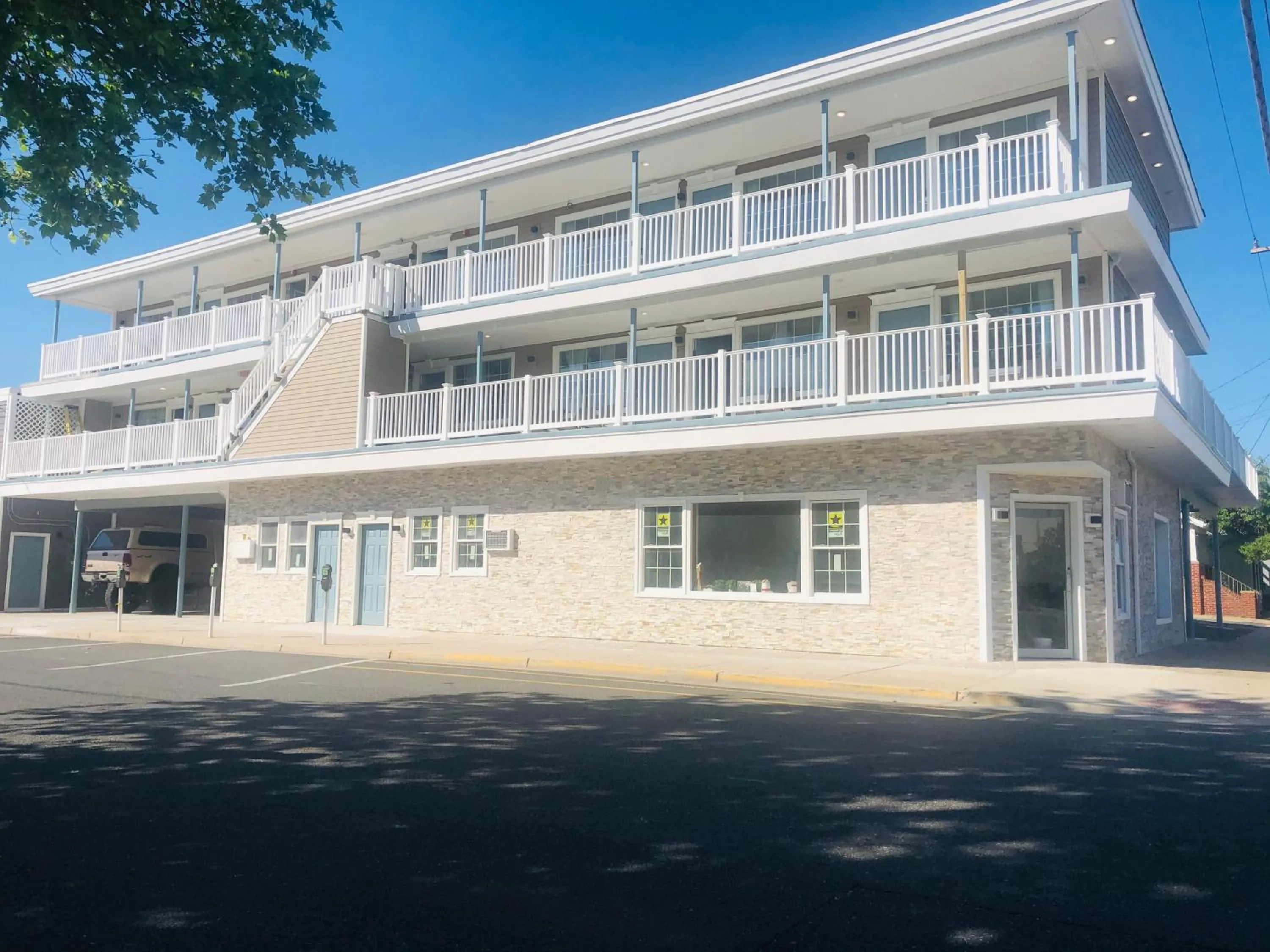 Property building in Coastal Sands Inn