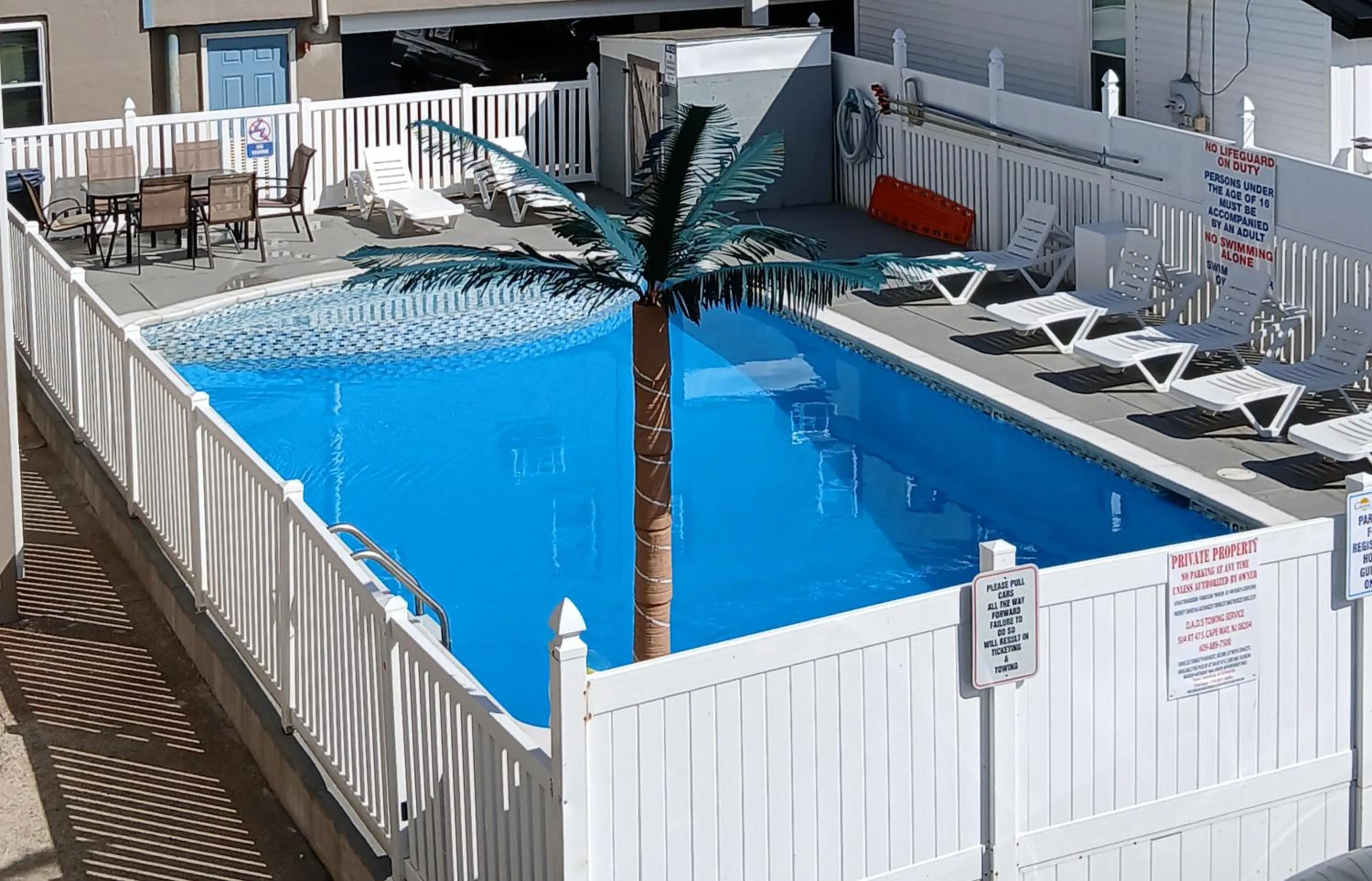 Swimming pool in Coastal Sands Inn