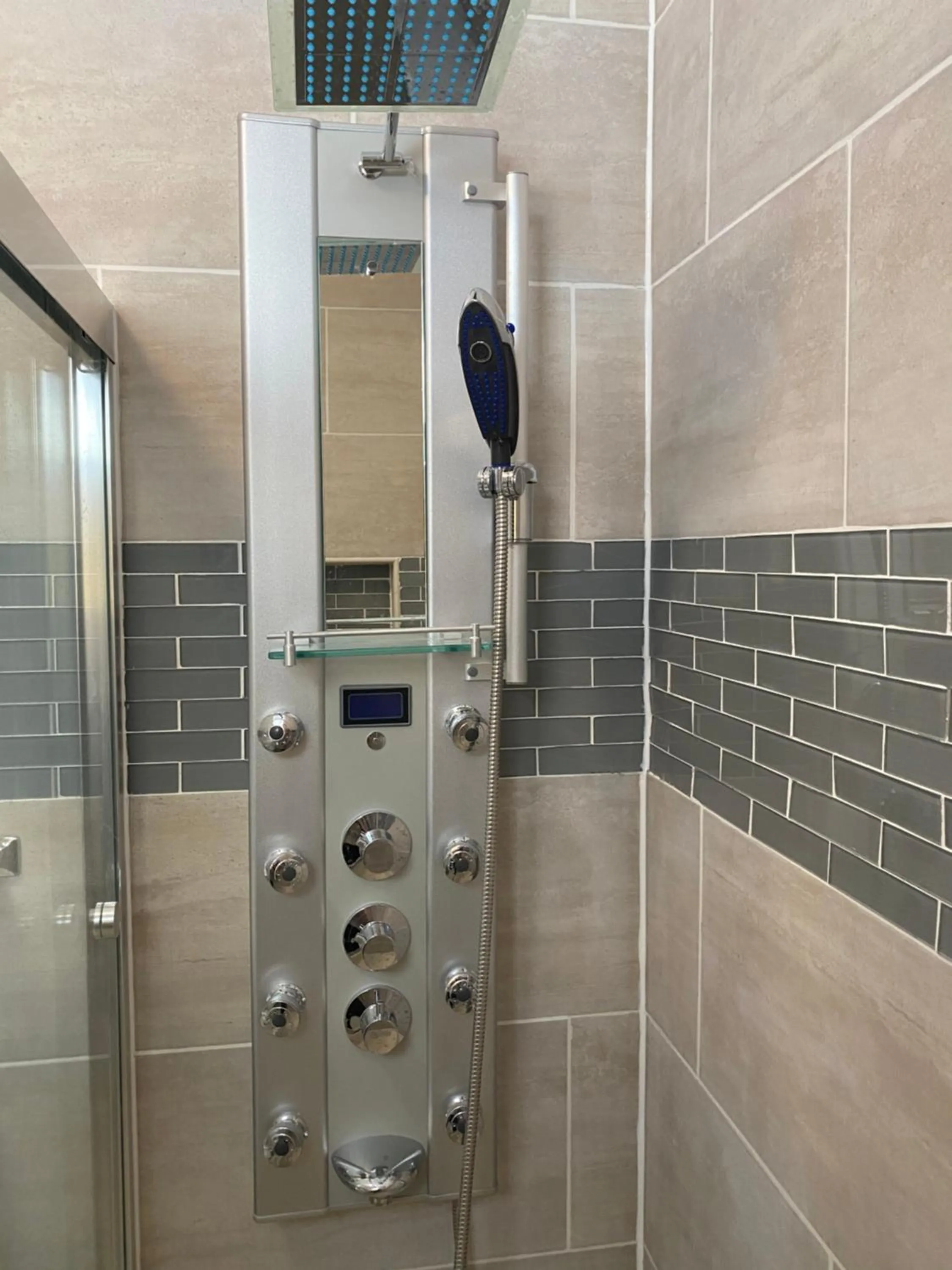 Shower in Coastal Sands Inn