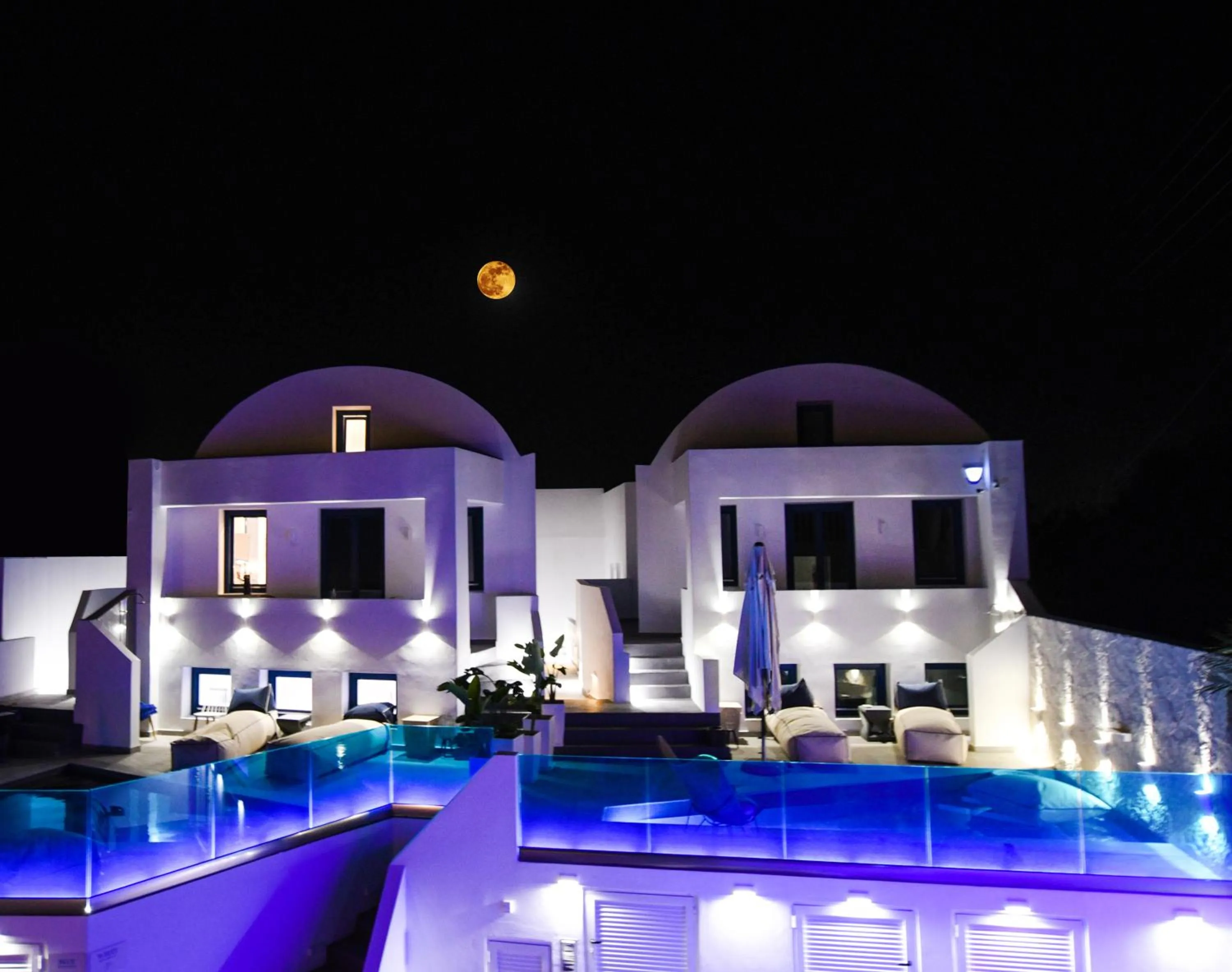 Blue White Residence