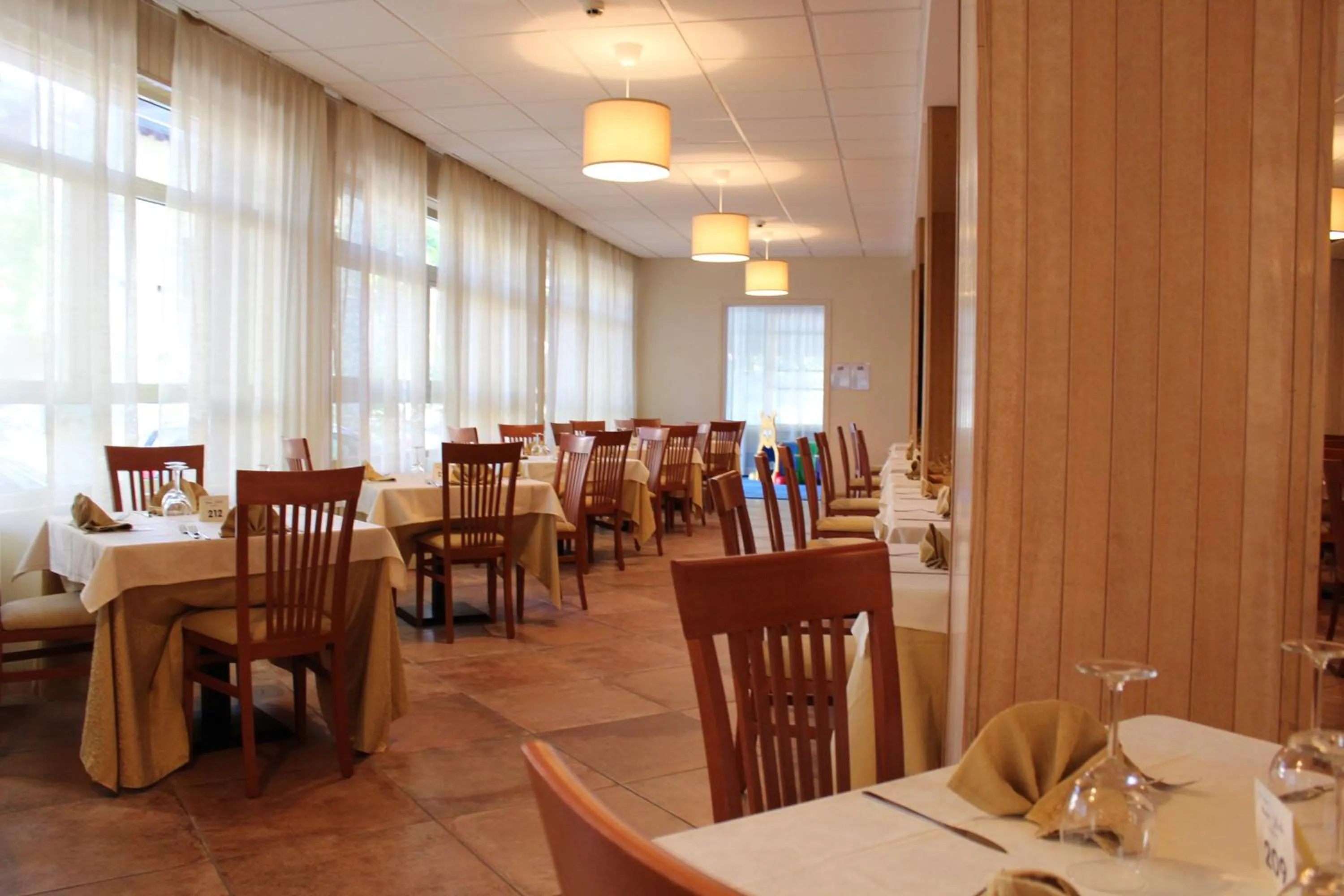 Restaurant/places to eat in Hotel Jole