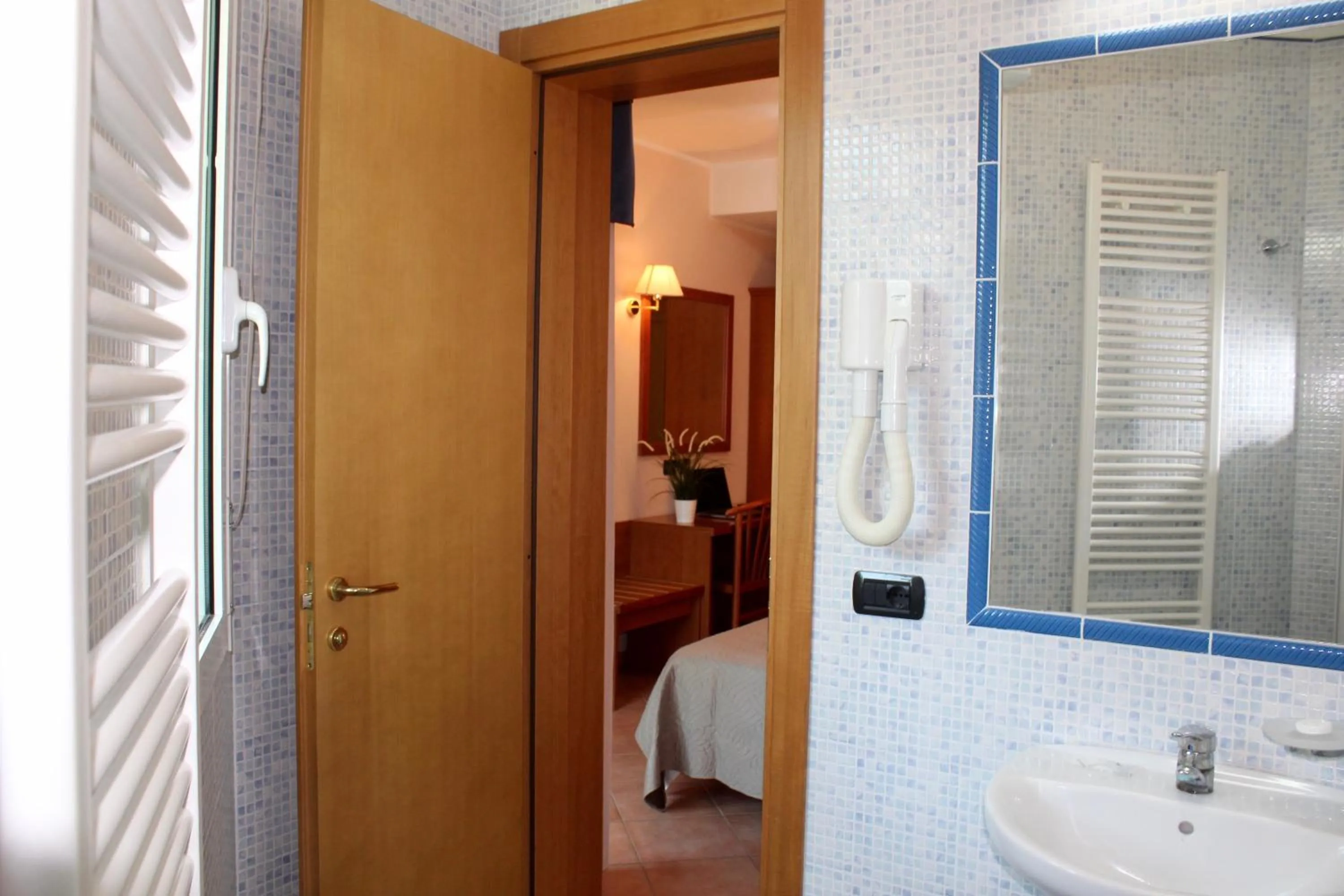 Shower in Hotel Jole