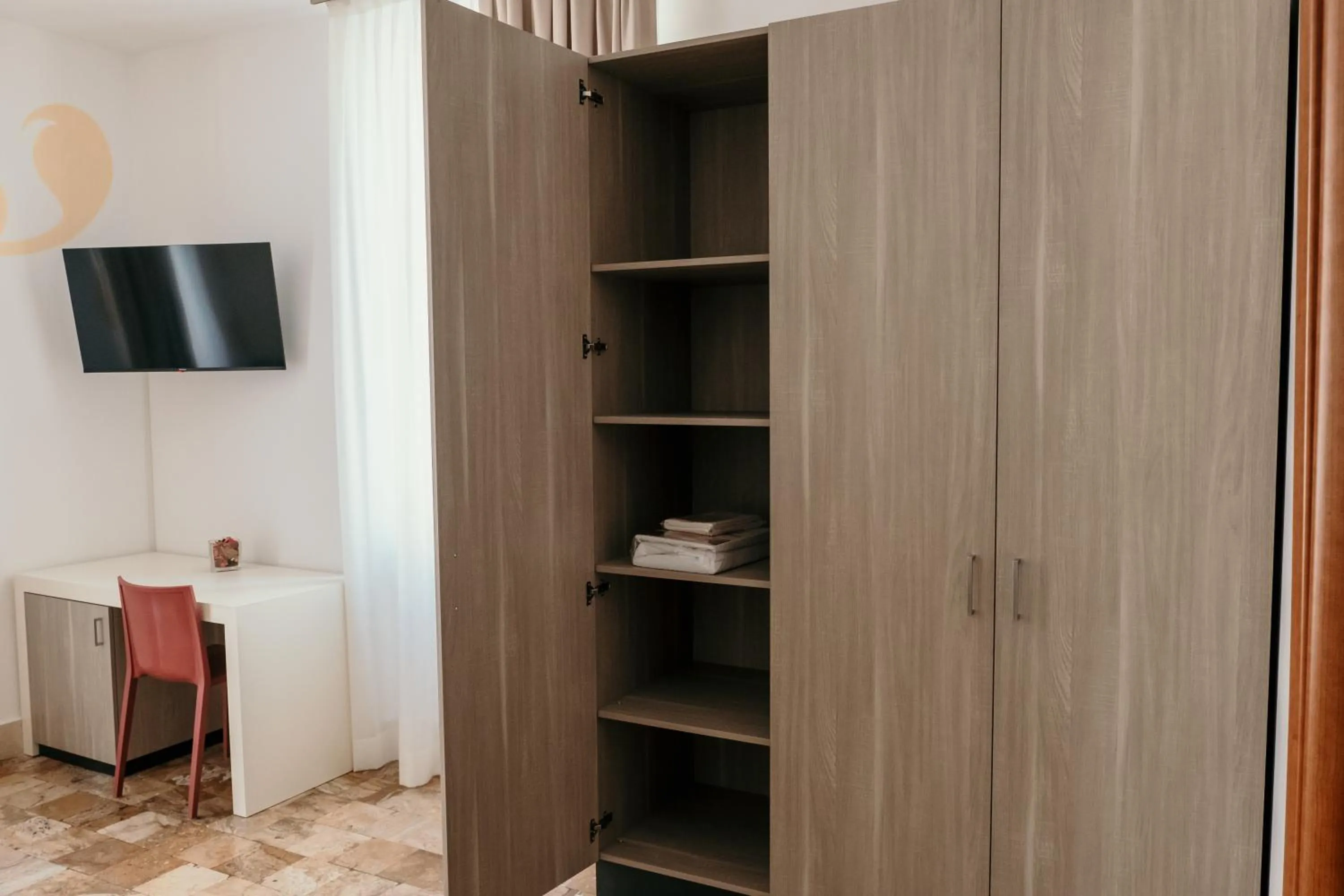 wardrobe in B&B Palazzo Storico Di Nicola