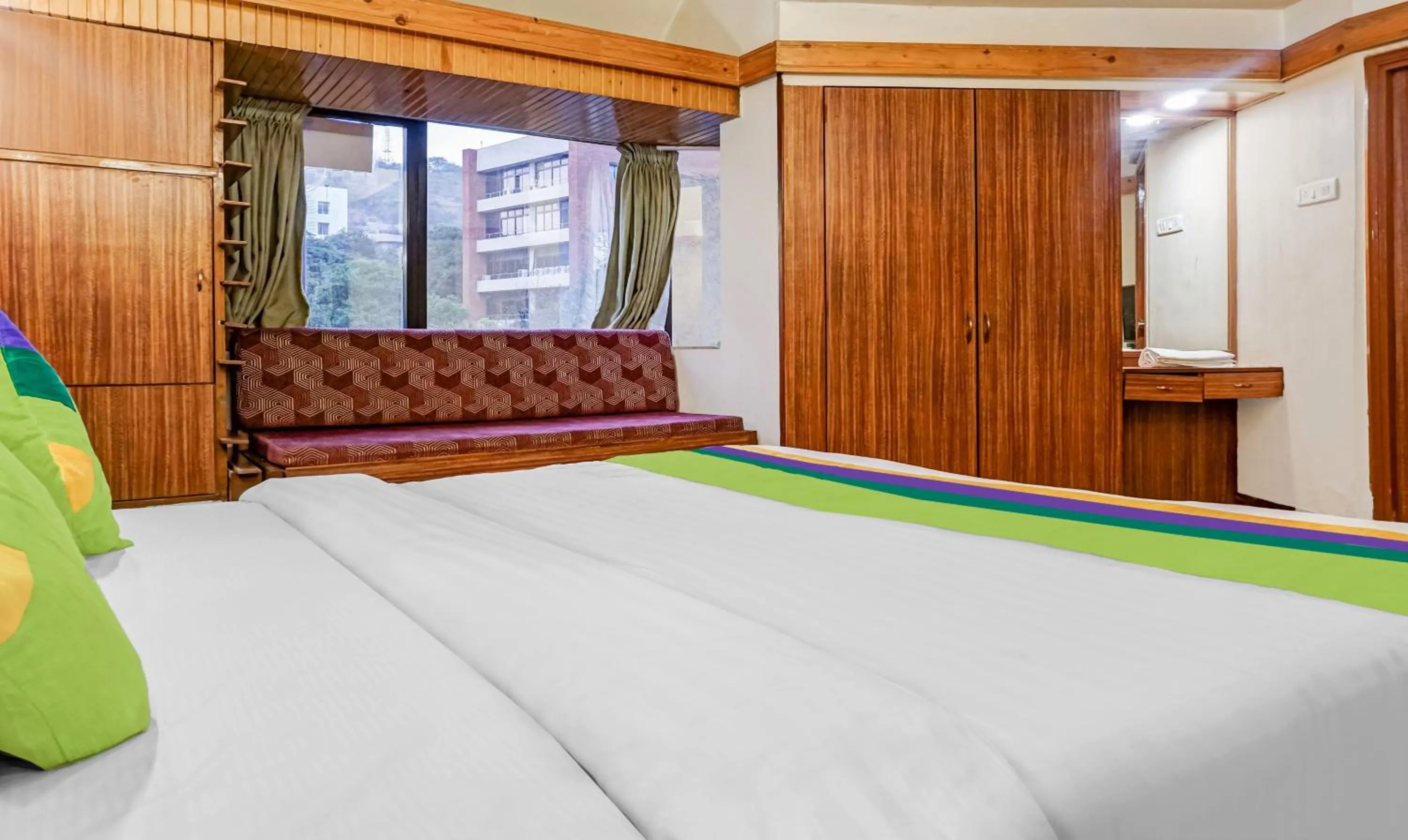 Bedroom, Bed in Treebo Sahara Shivaji Nagar