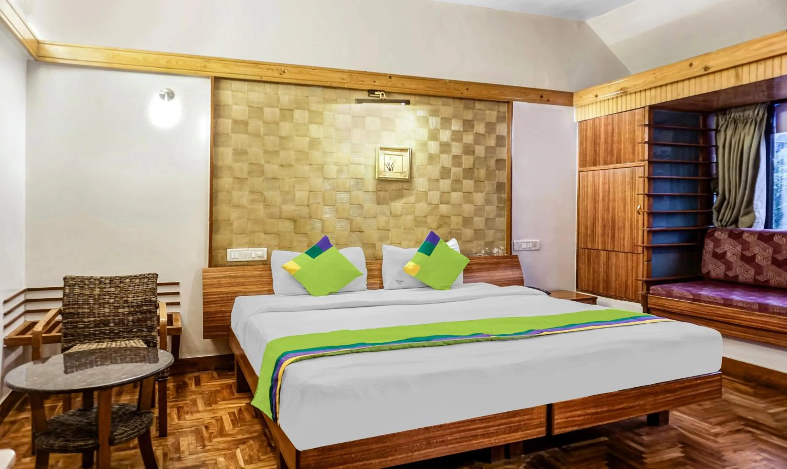 Bedroom, Bed in Treebo Sahara Shivaji Nagar