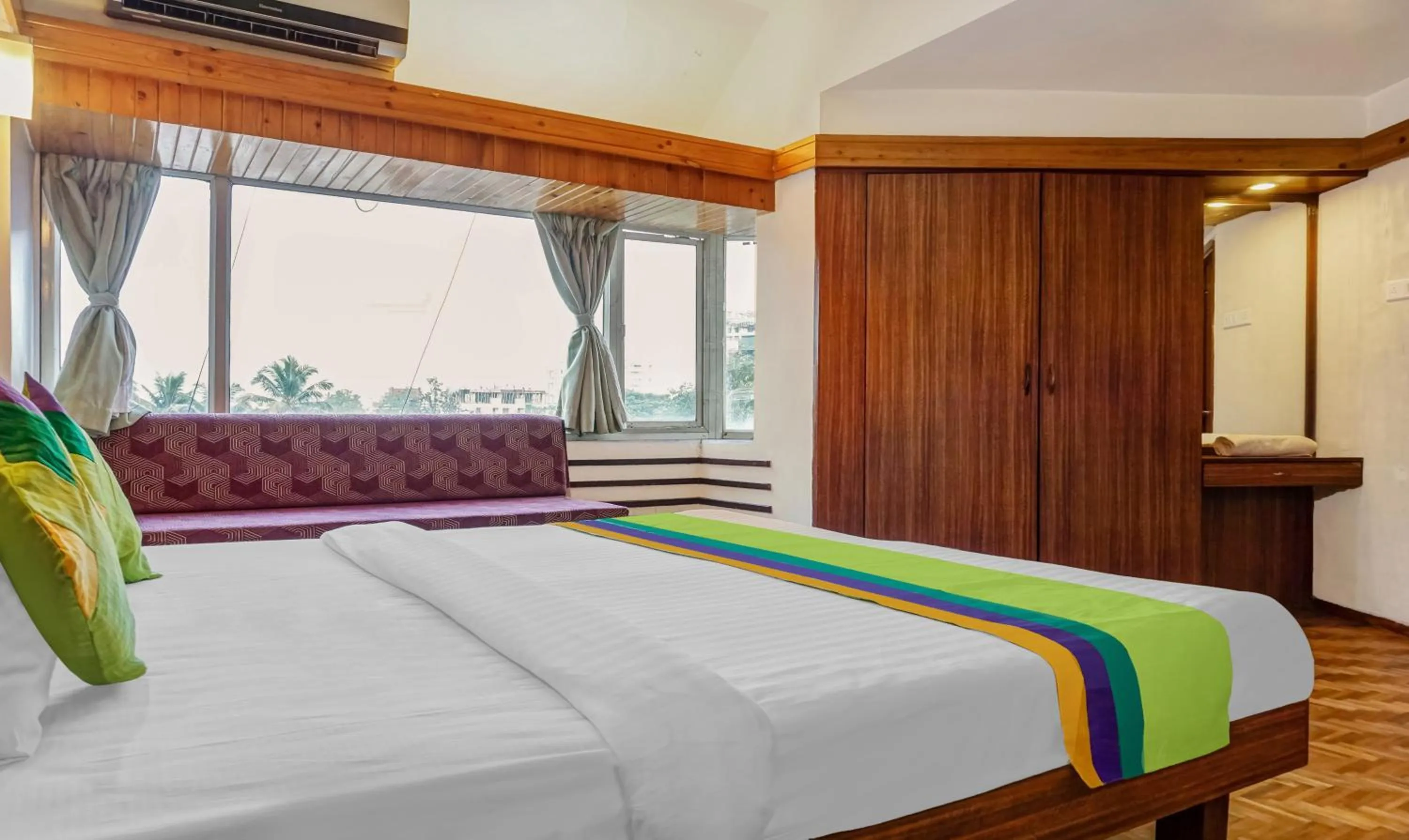 Bedroom, Bed in Treebo Sahara Shivaji Nagar