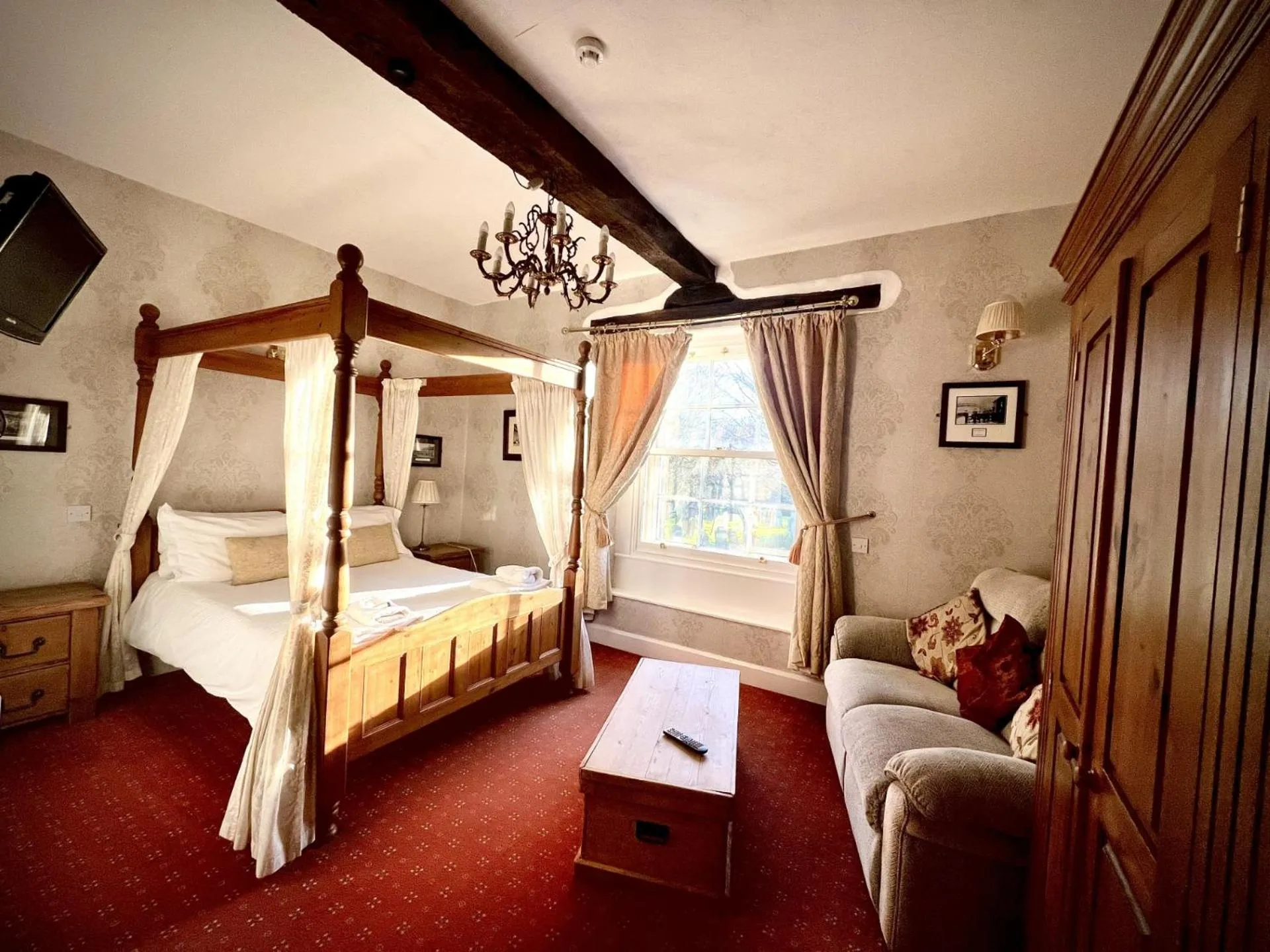 Bed in Old Hall Hotel Hope