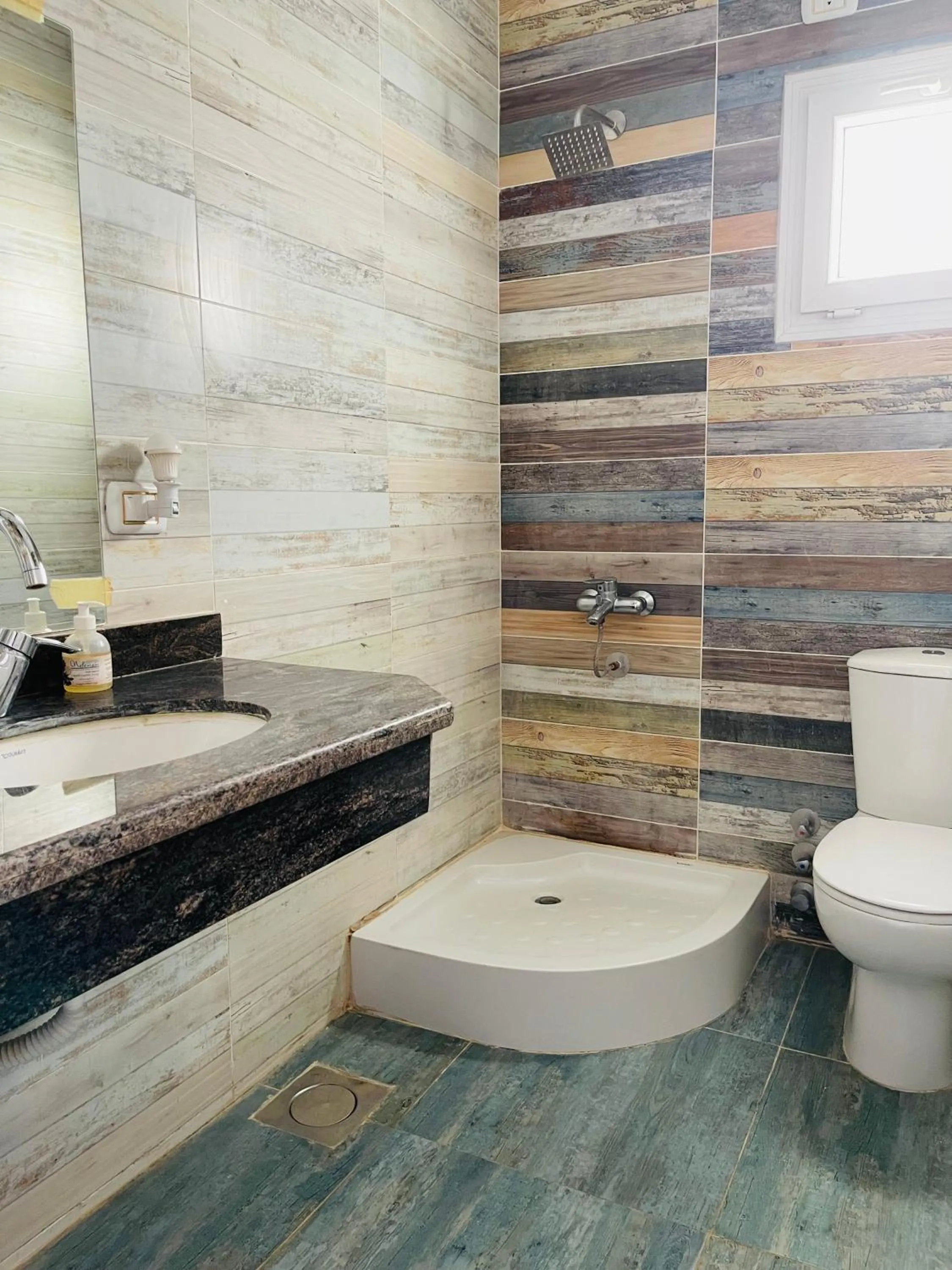 Shower in Elite Residence Dahab