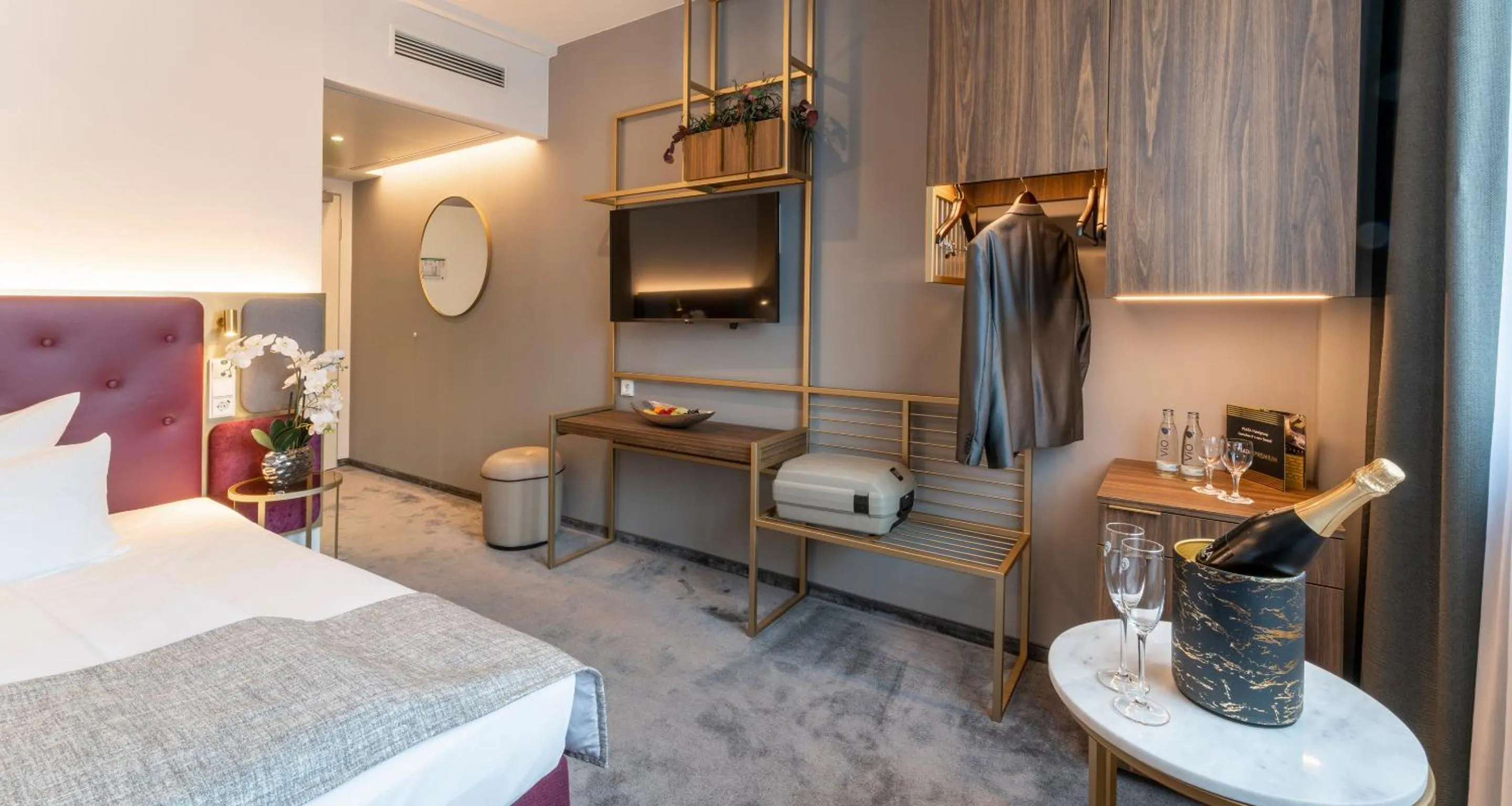 Bedroom, Bed in PLAZA Premium München