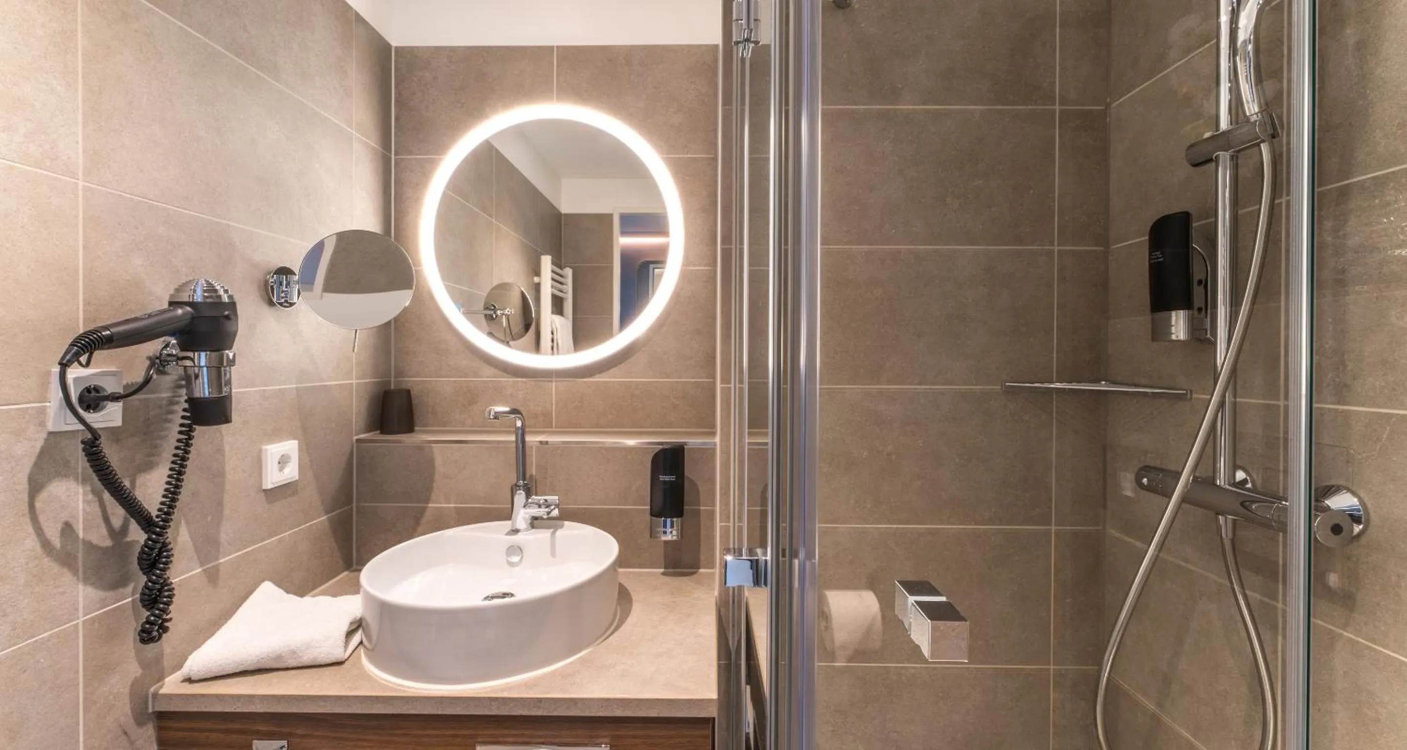 Bathroom in PLAZA Premium München