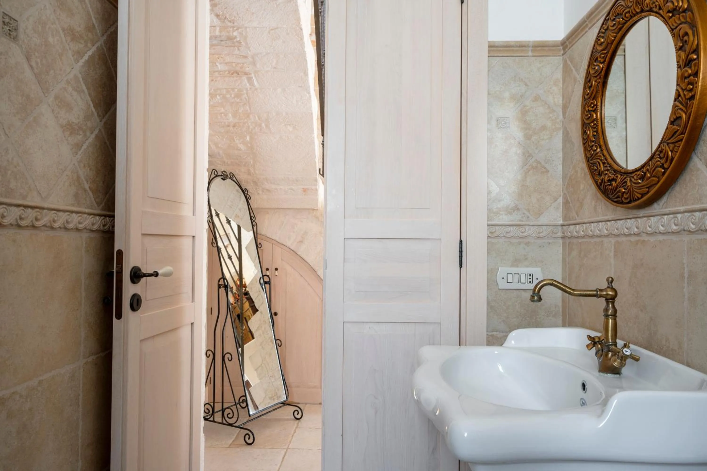 Bathroom in Trulli Contento - Rooms & Apartments