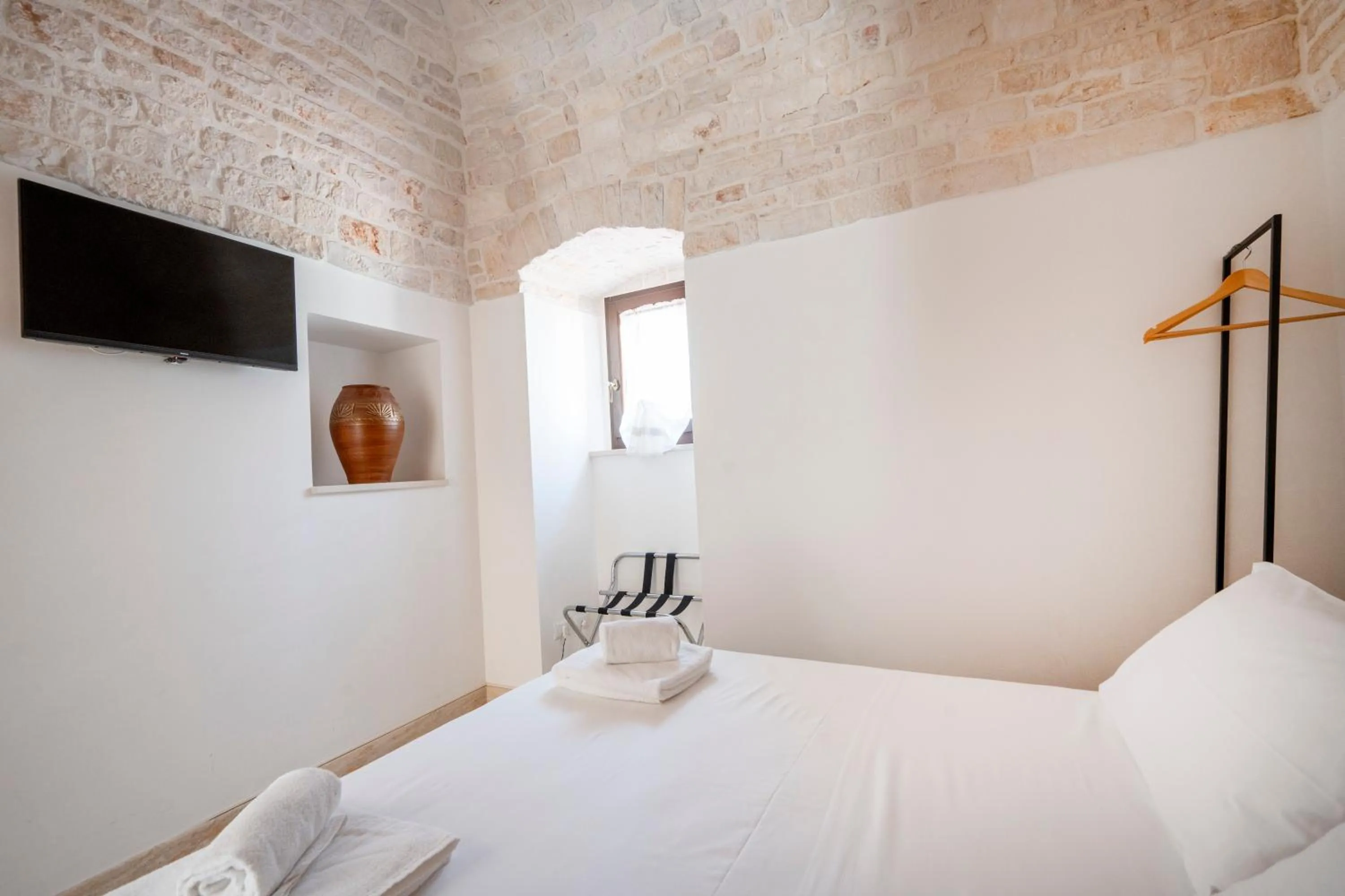 Bedroom, Bed in Trulli Contento - Rooms & Apartments