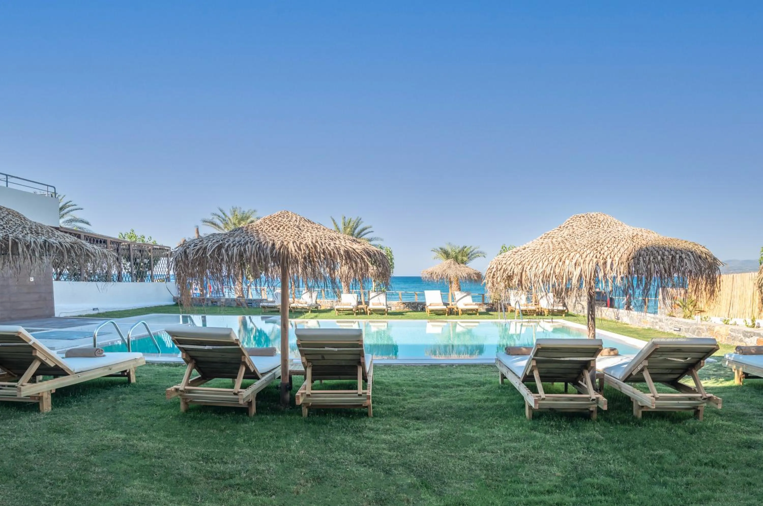 Swimming pool in Golden Bee Lifestyle