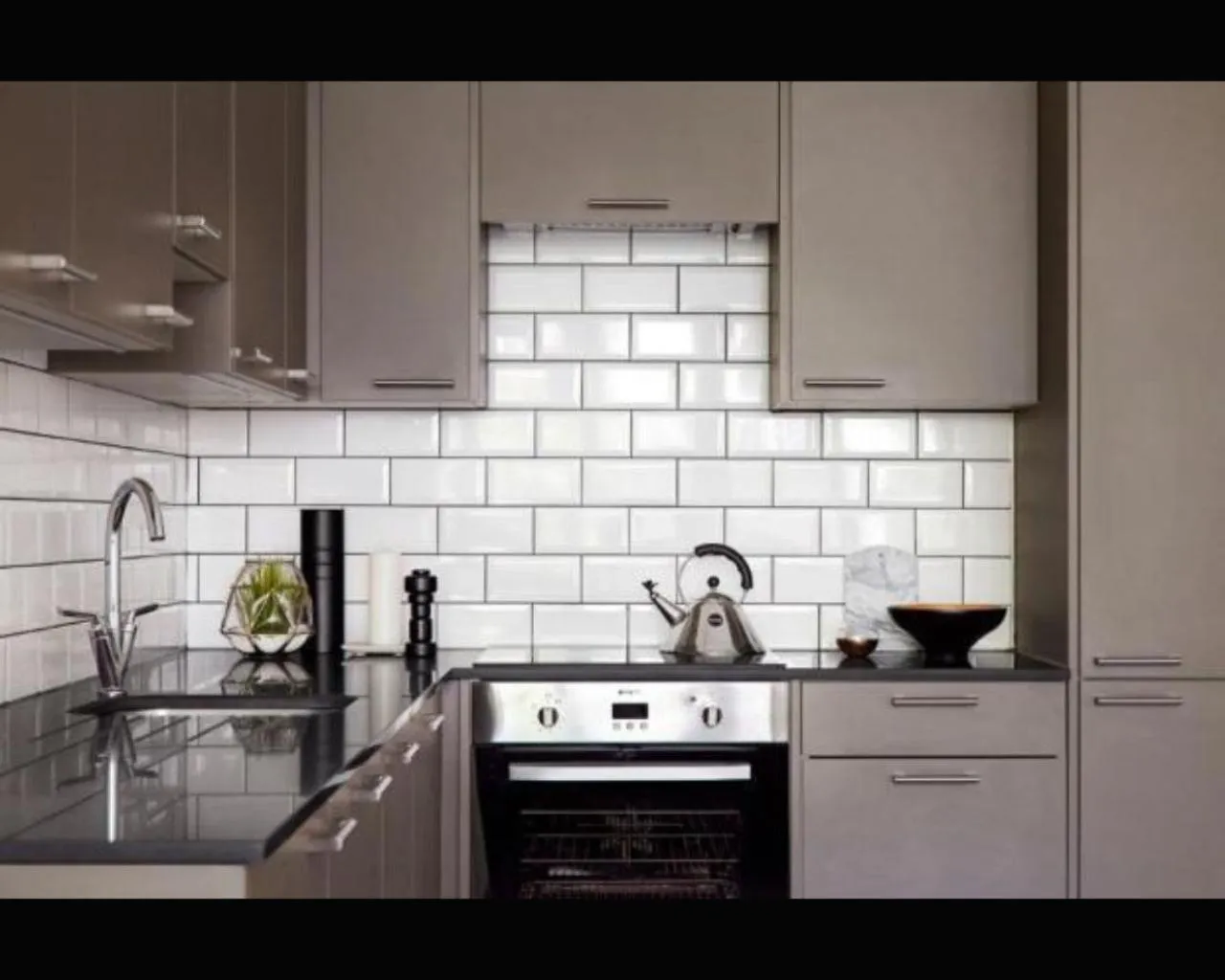 Kitchen or kitchenette in Southernhay Court Apartments by Staytor Accommodation