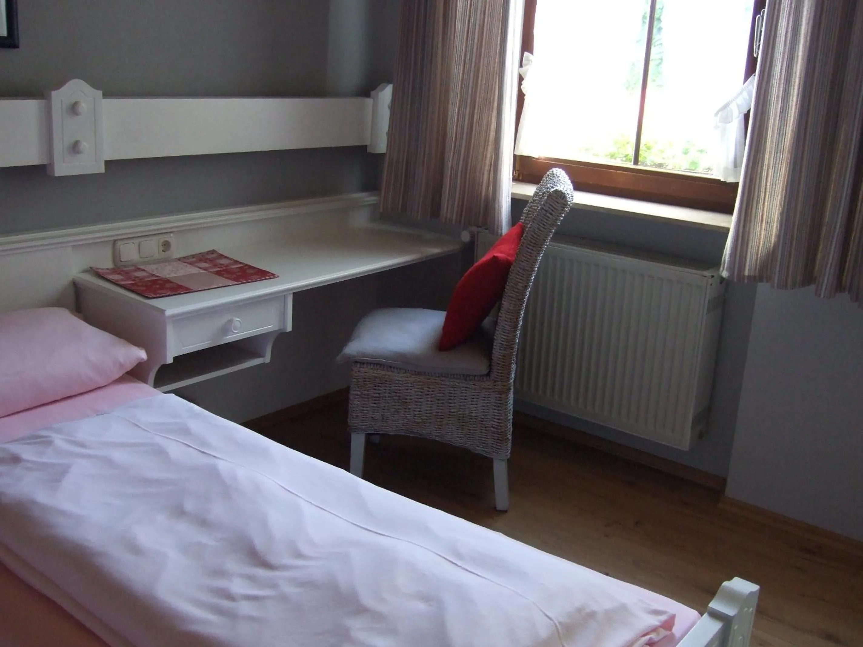 Photo of the whole room, Bed in Bayerischer Hof