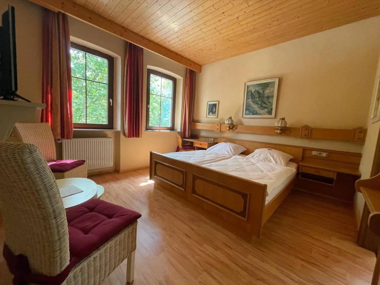 Photo of the whole room, Bed in Bayerischer Hof