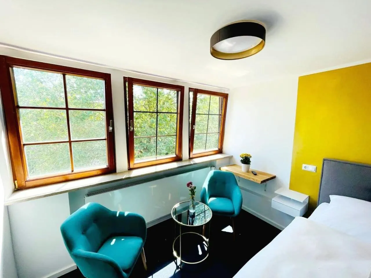 Seating area, Bed in Bayerischer Hof