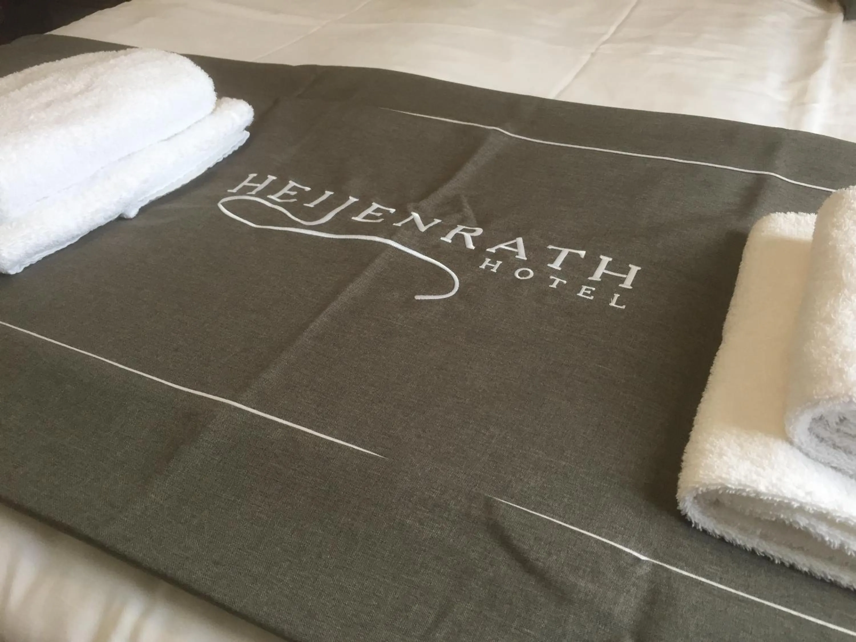 Property logo or sign, Bed in Hotel Heijenrath