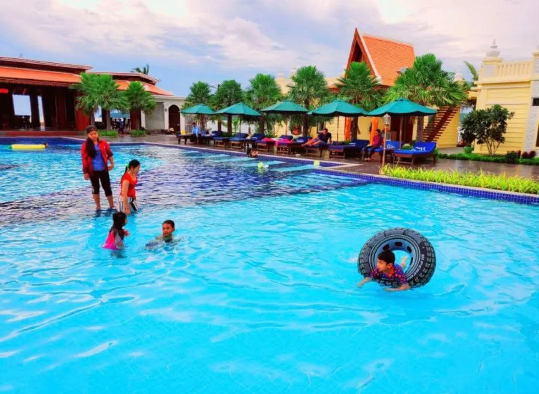 Swimming pool in Try Palace Resort Sihanoukville