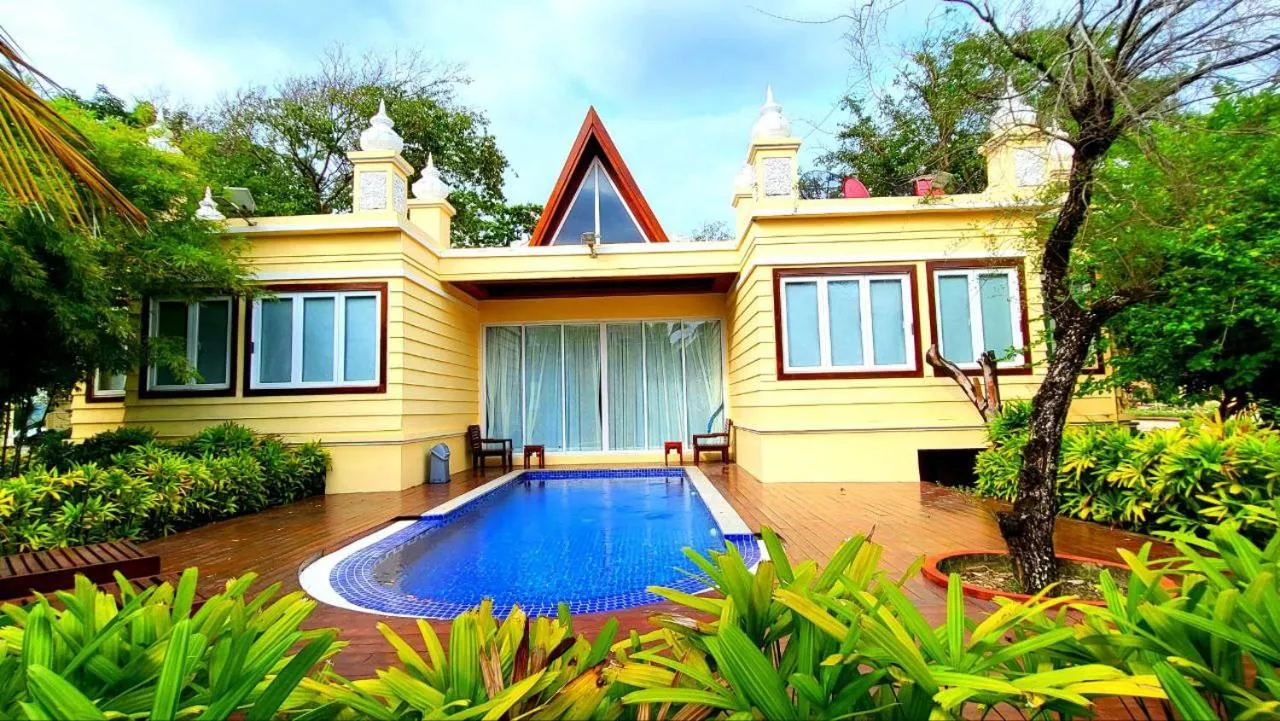 Swimming pool in Try Palace Resort Sihanoukville