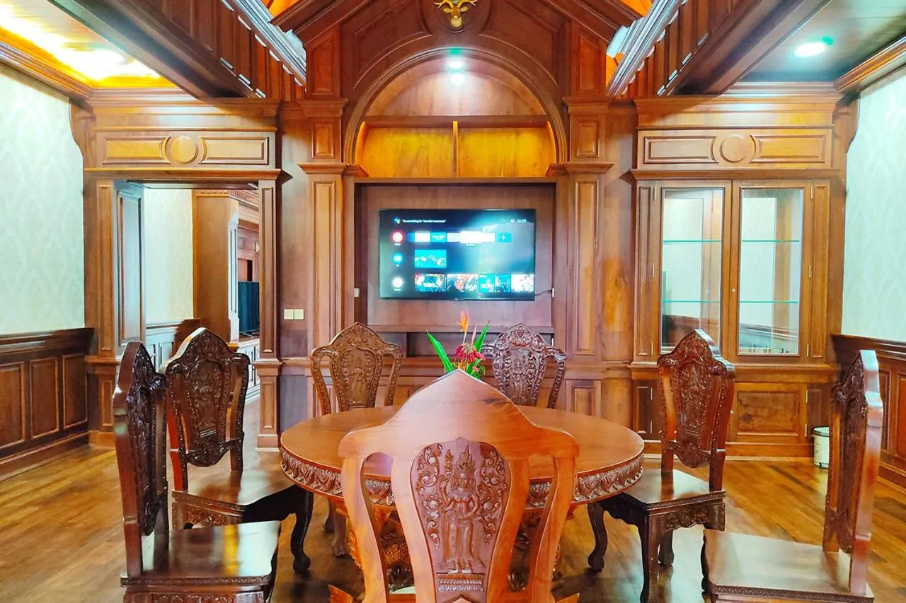 Evening entertainment in Try Palace Resort Sihanoukville