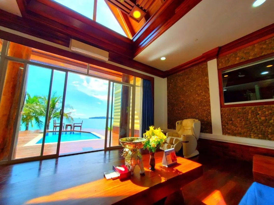 Swimming pool in Try Palace Resort Sihanoukville