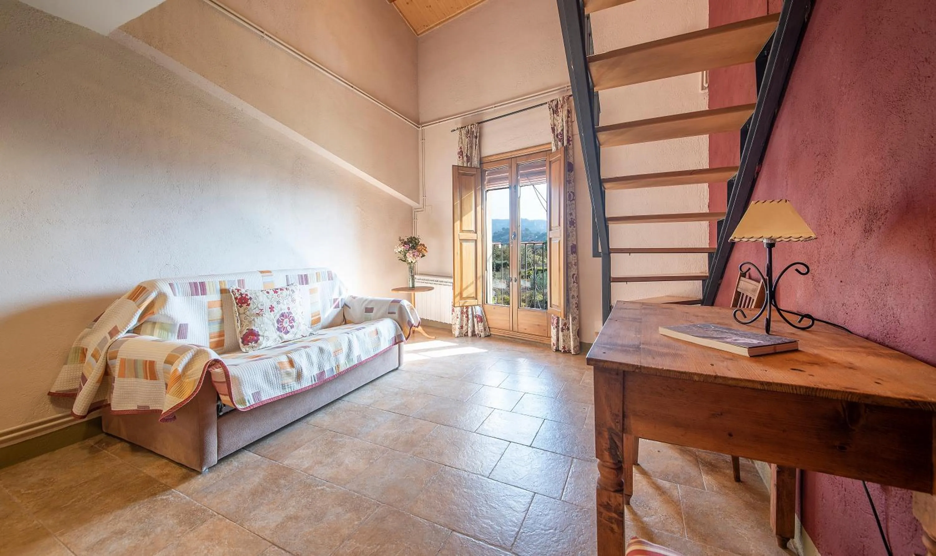 Living room, Bed in Cal Giral II