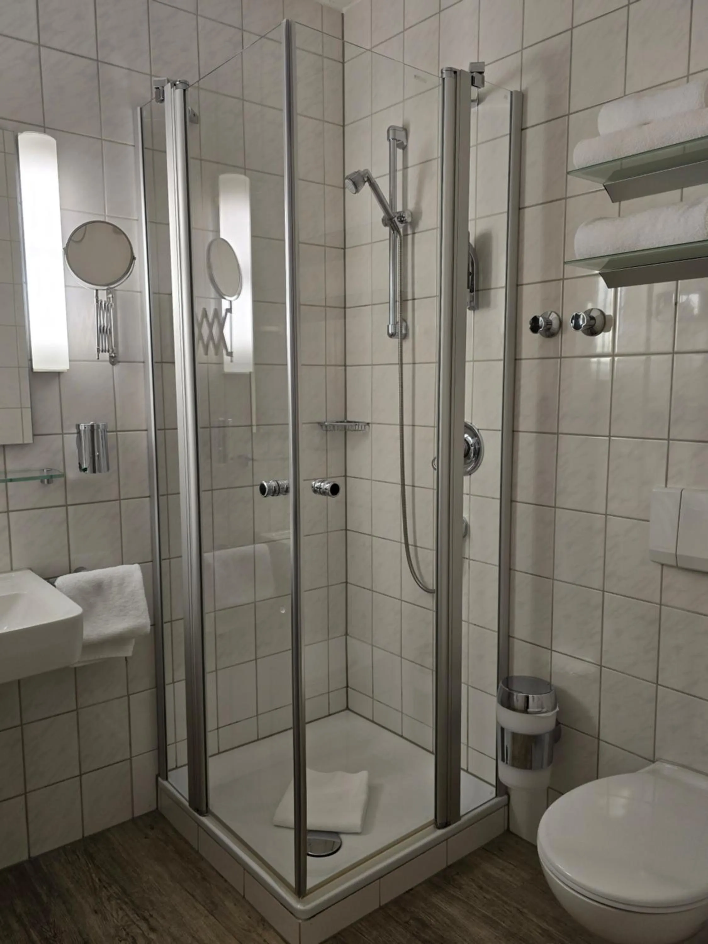 Shower in Hotel Samson