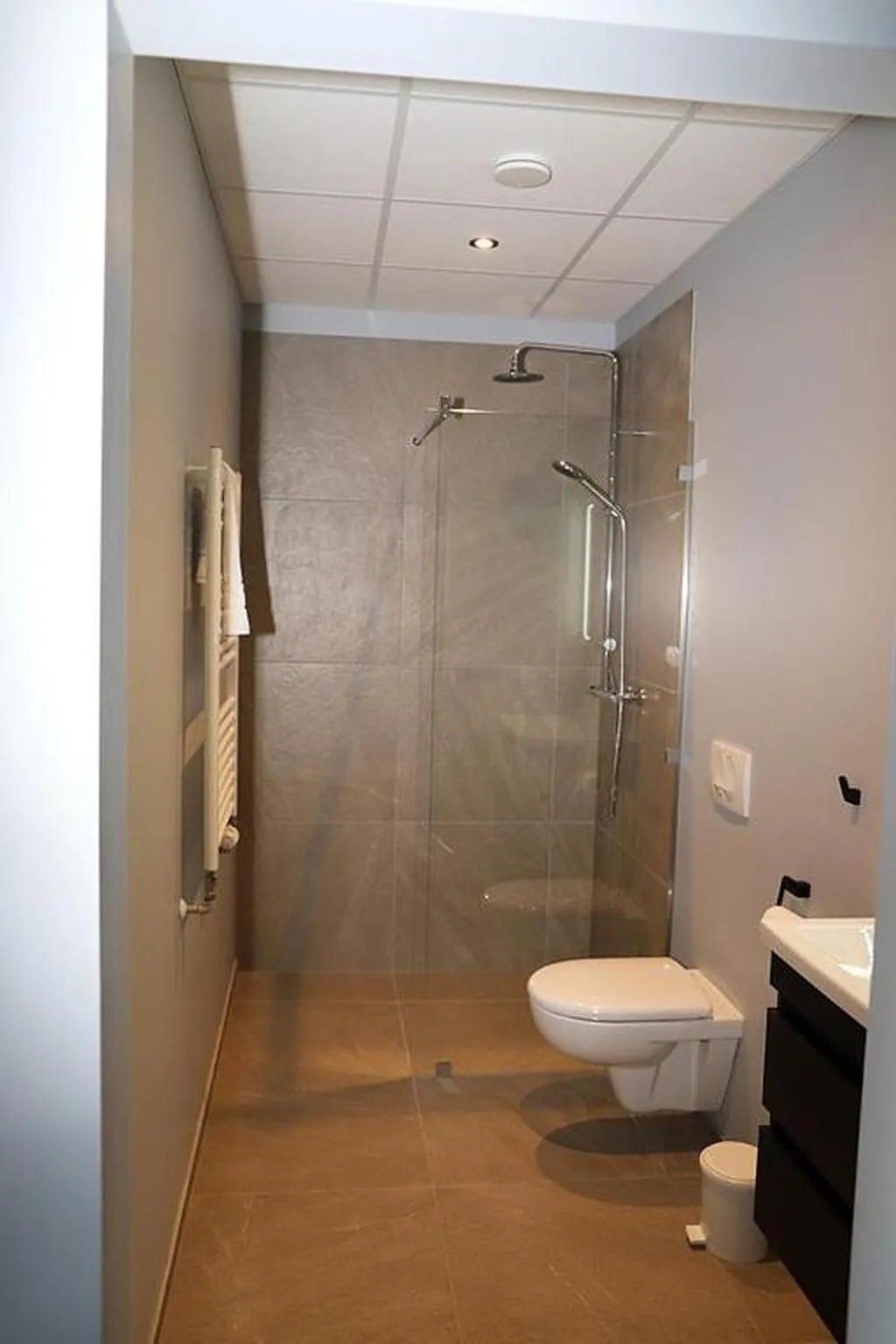Shower in North Apartments Suites