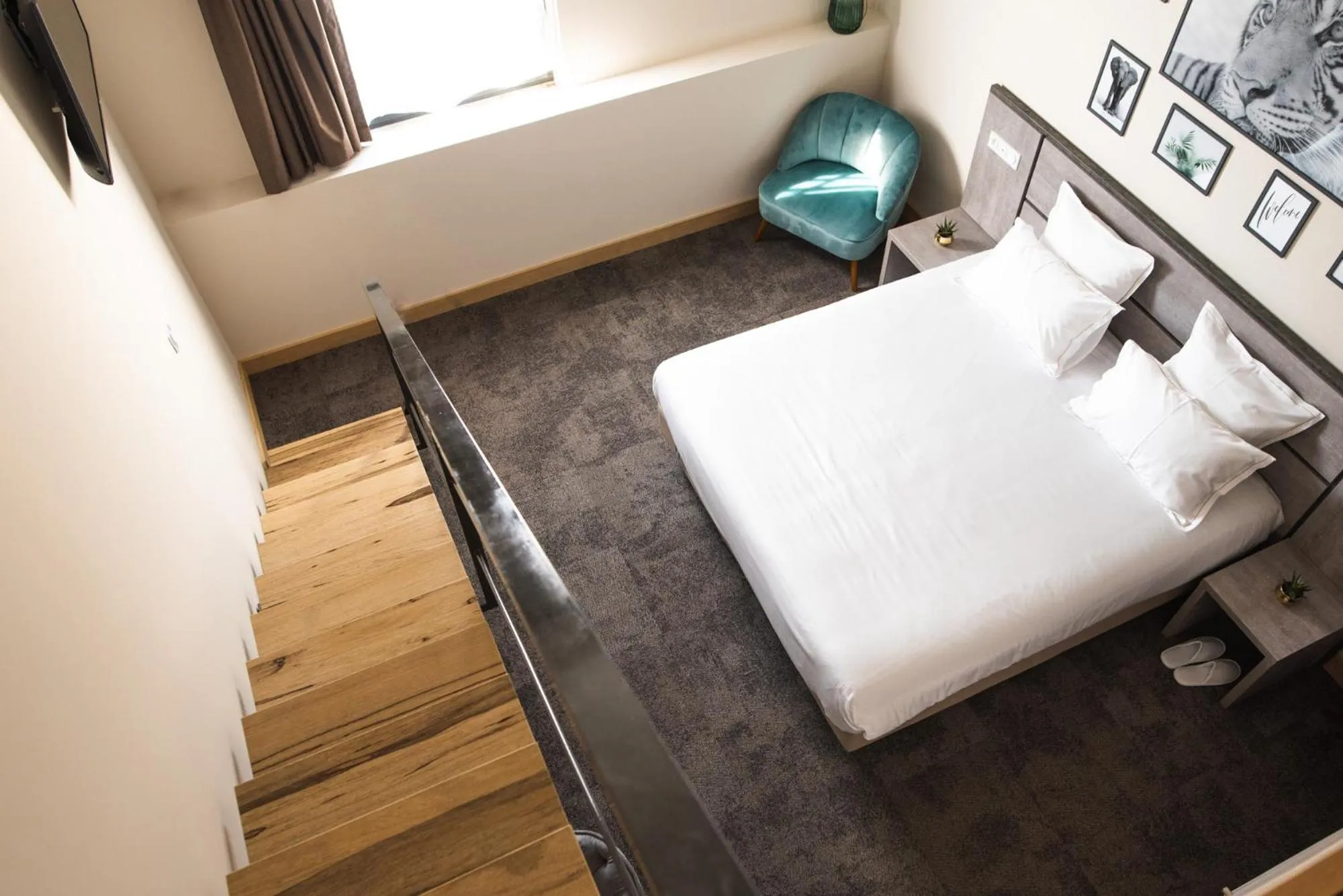 Photo of the whole room, Bed in Hôtel 1770 & Spa