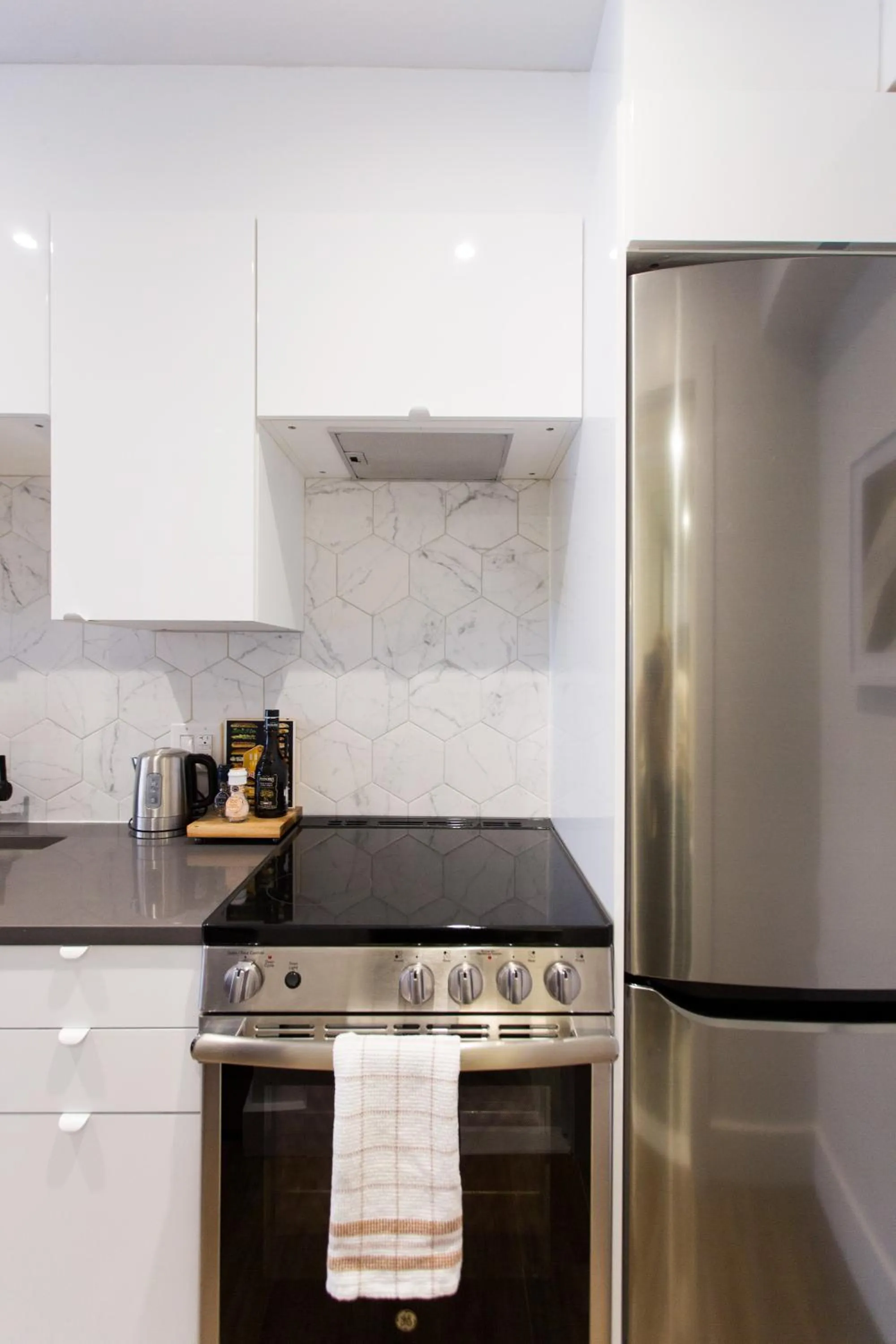 Blue Tropics Studio in Little Italy with kitchen by Den Stays