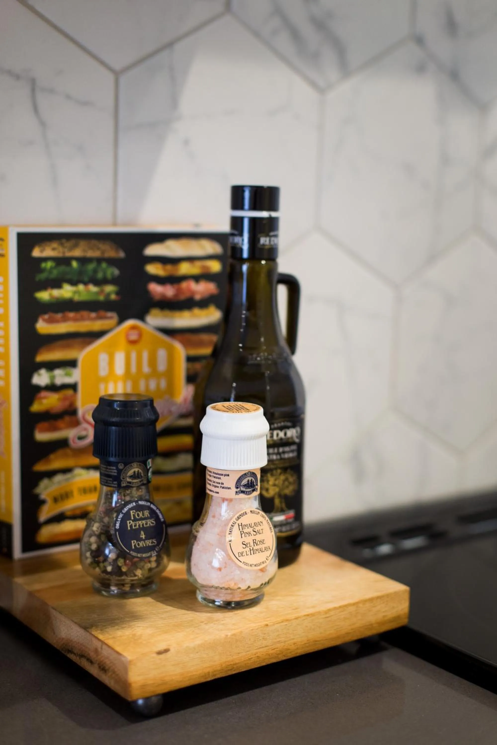 Blue Tropics Studio in Little Italy with kitchen by Den Stays