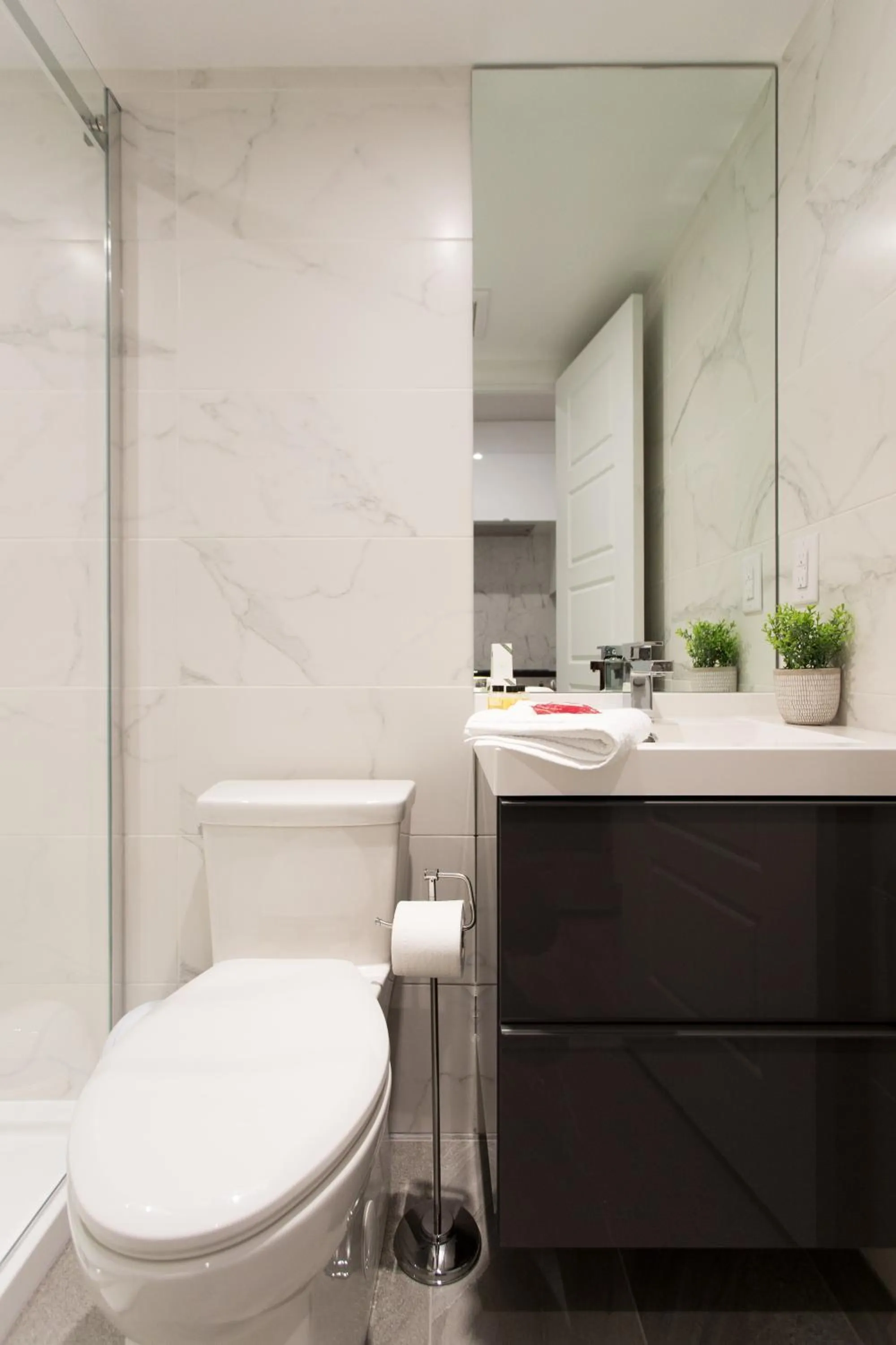 16 Studio Apartment-Hotel in Little Italy by Den Stays