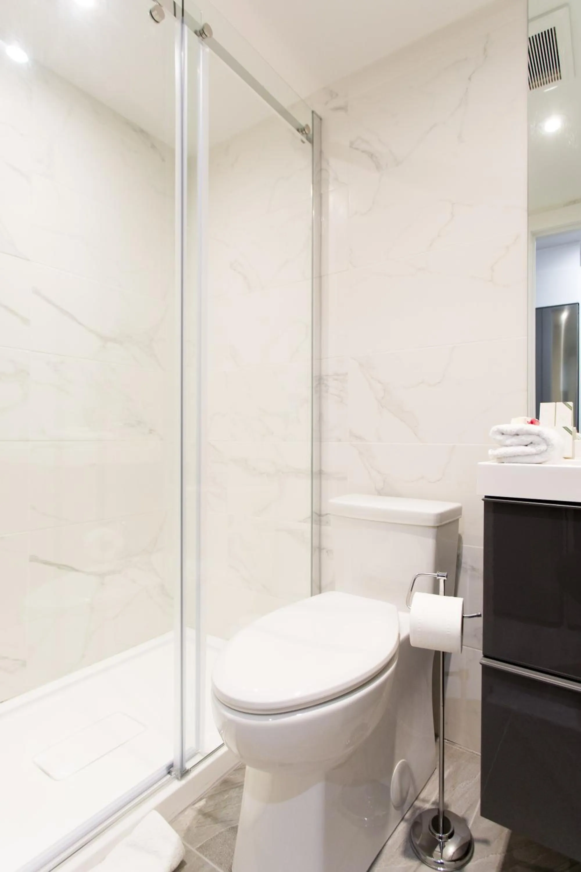 16 Studio Apartment-Hotel in Little Italy by Den Stays